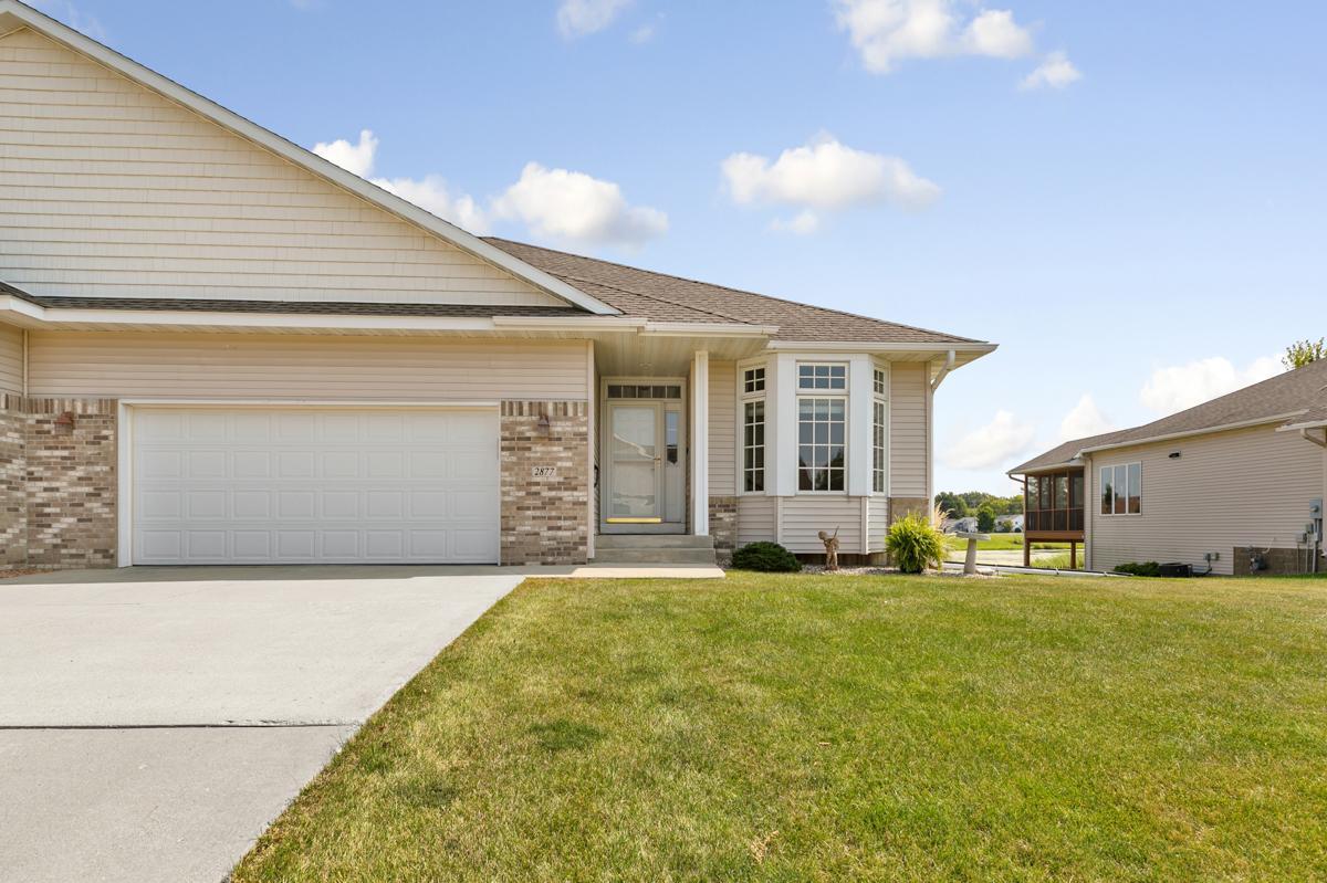 2877 Meadowview Lane NE