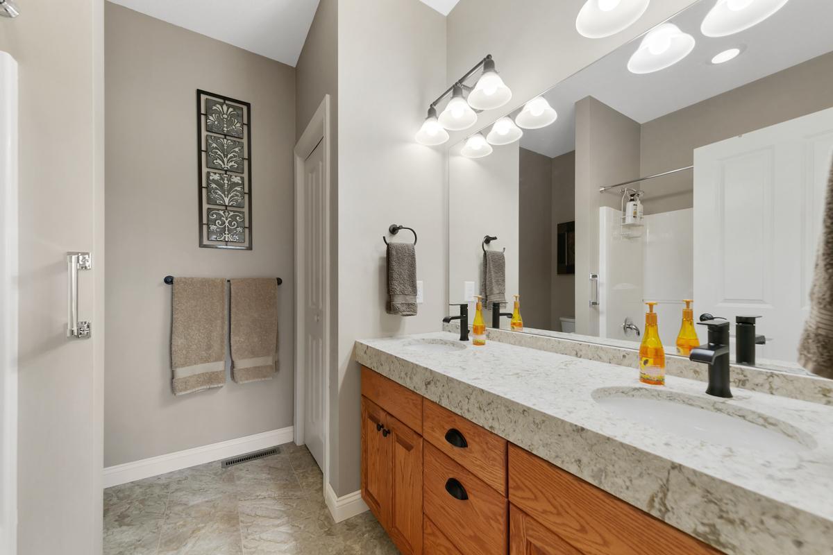 2877 Meadowview Lane NE