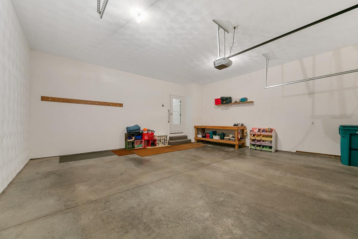 2877 Meadowview Lane NE