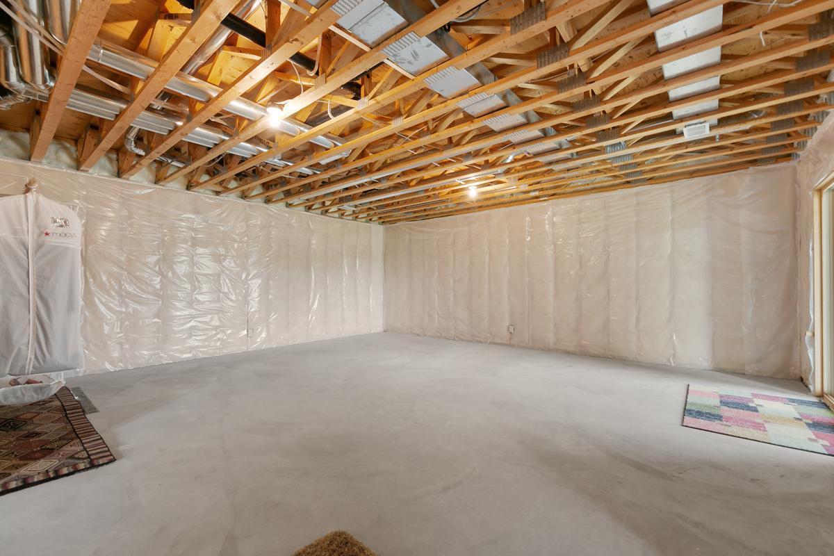 2877 Meadowview Lane NE