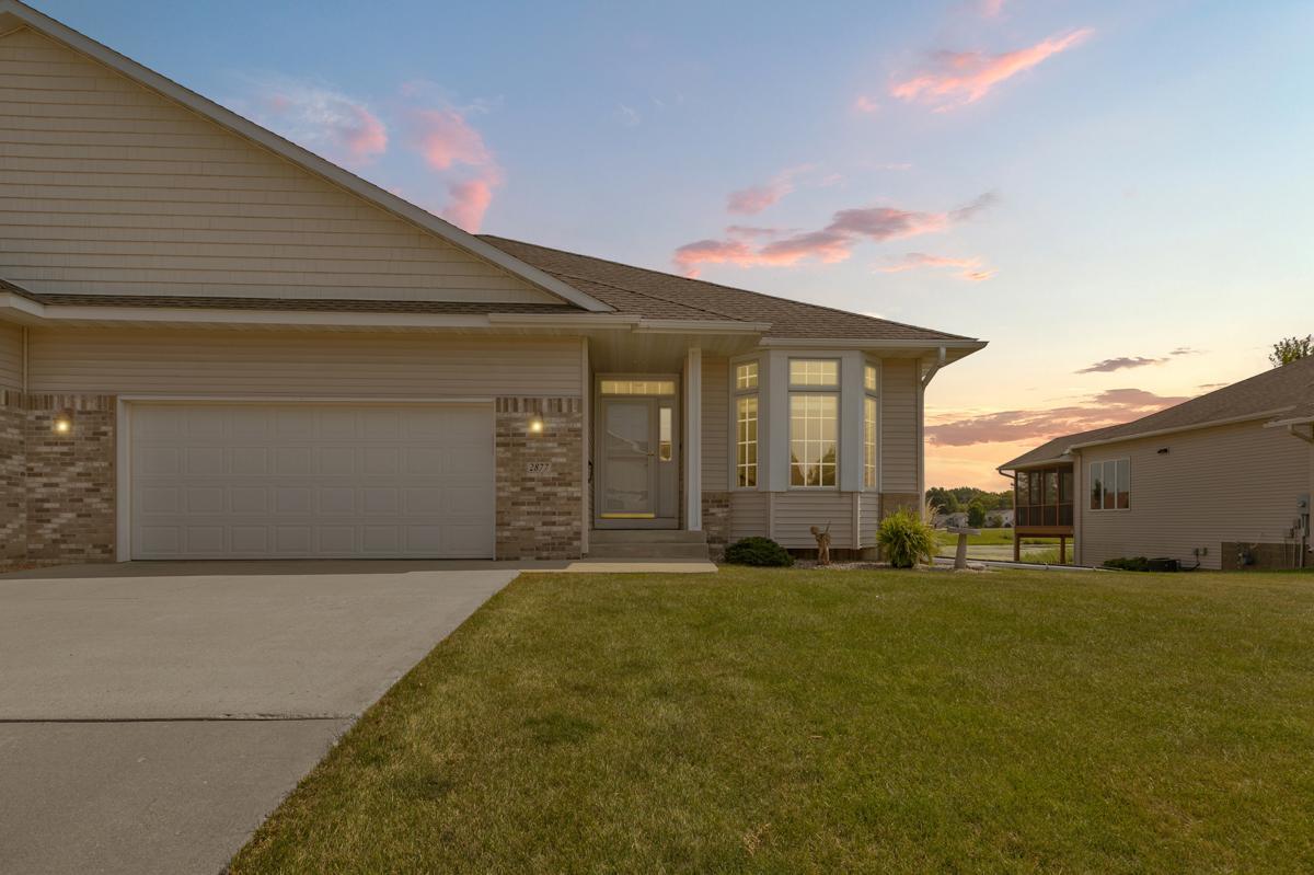 2877 Meadowview Lane NE