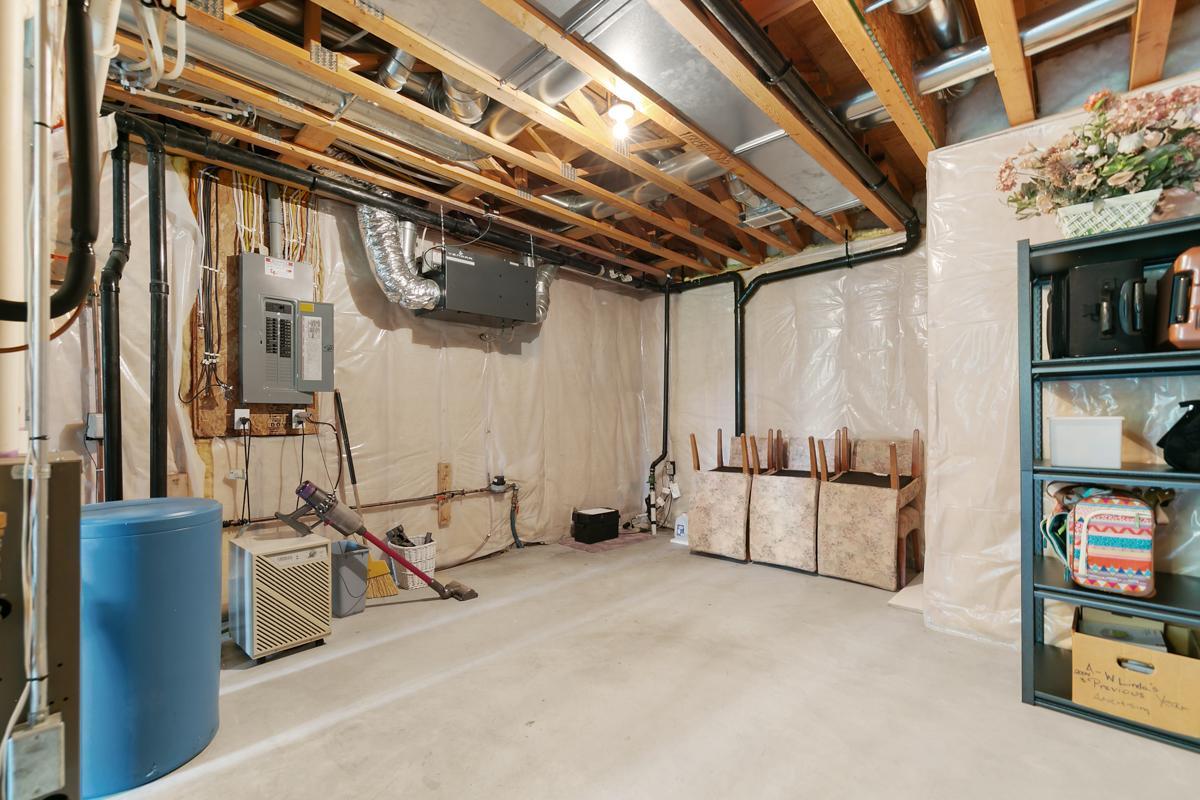 2877 Meadowview Lane NE