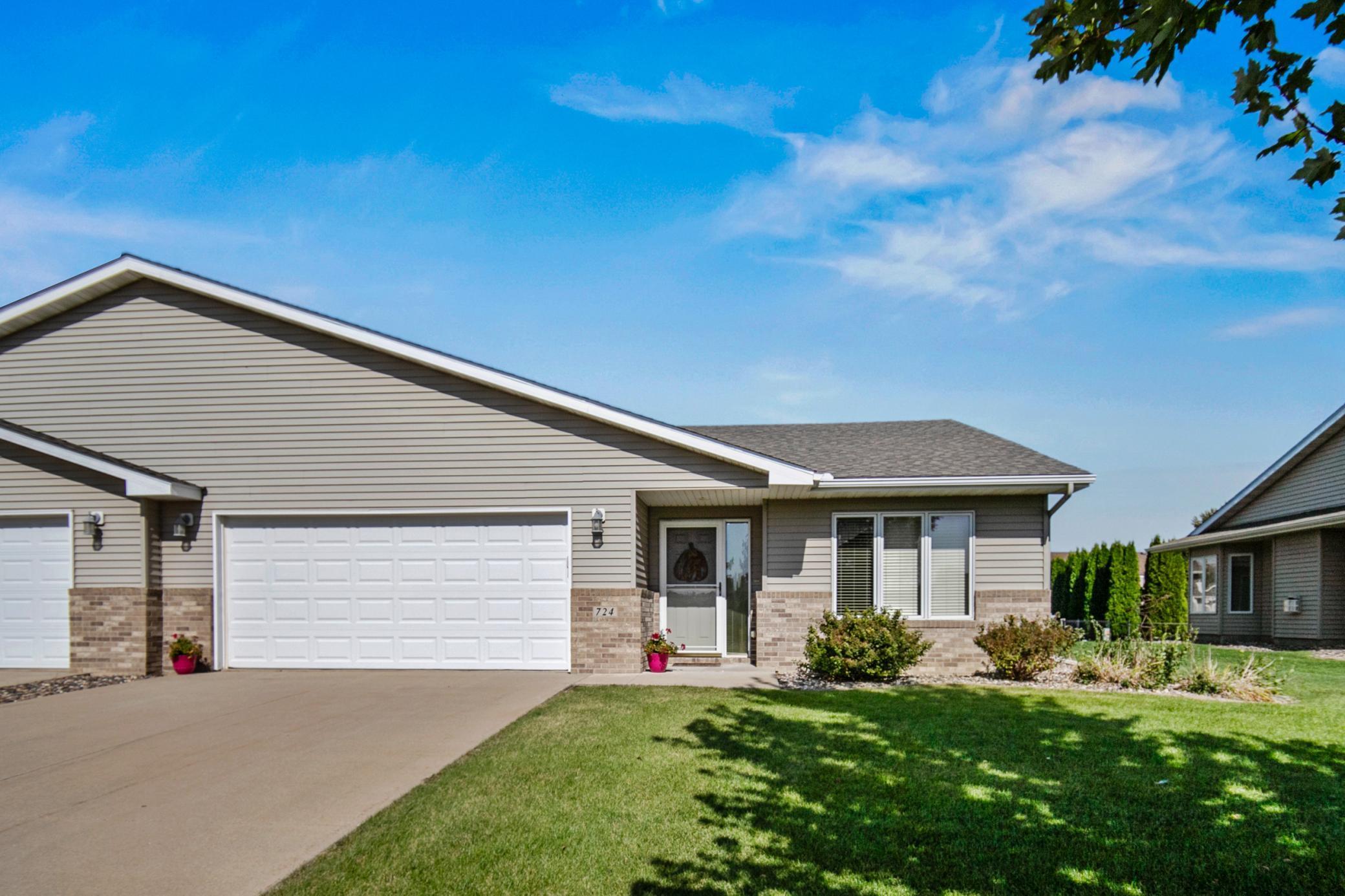 724 Escalade Lane SE
