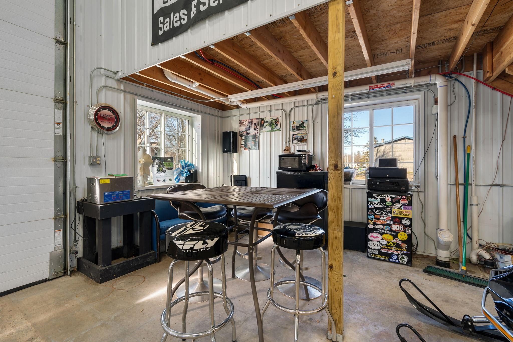 213 Broadway Avenue N
