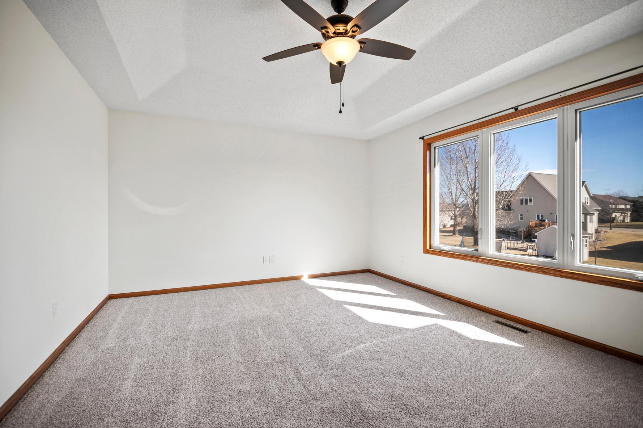 701 Greenhaven Lane NE