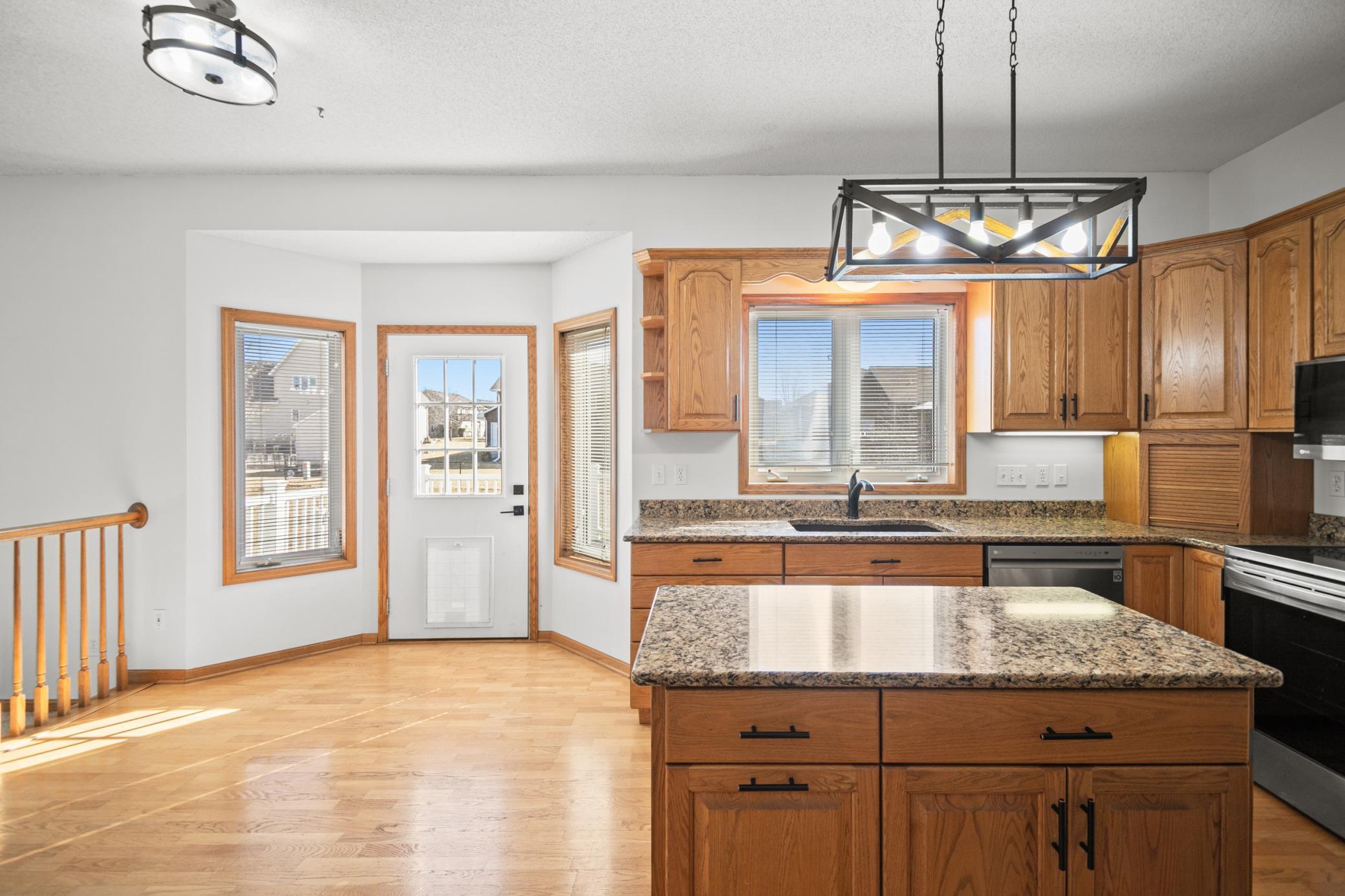 701 Greenhaven Lane NE