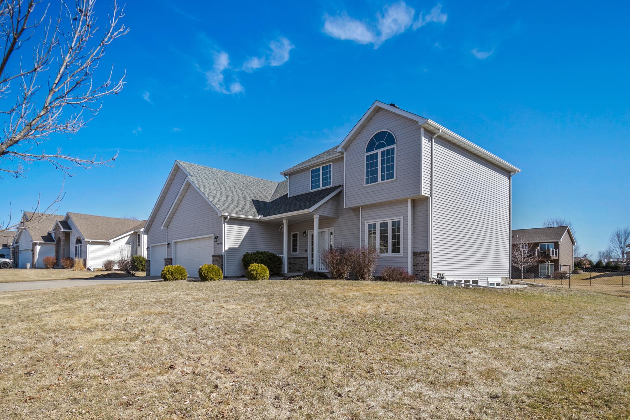 701 Greenhaven Lane NE