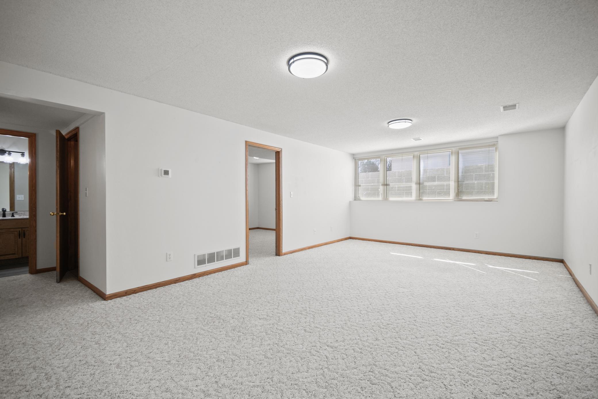 701 Greenhaven Lane NE