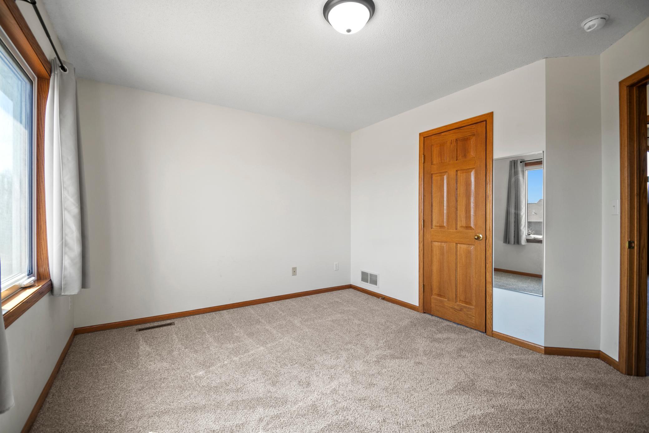 701 Greenhaven Lane NE