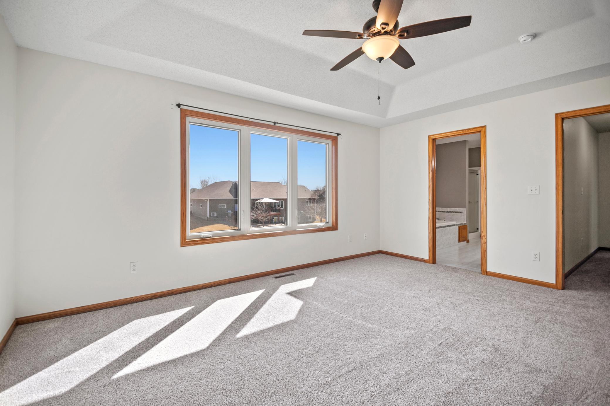 701 Greenhaven Lane NE