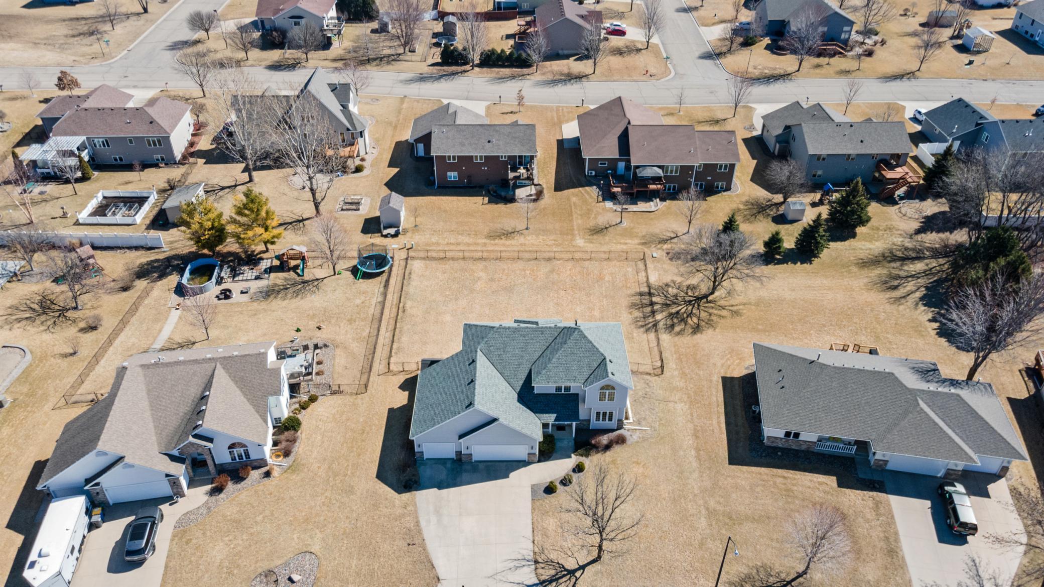 701 Greenhaven Lane NE