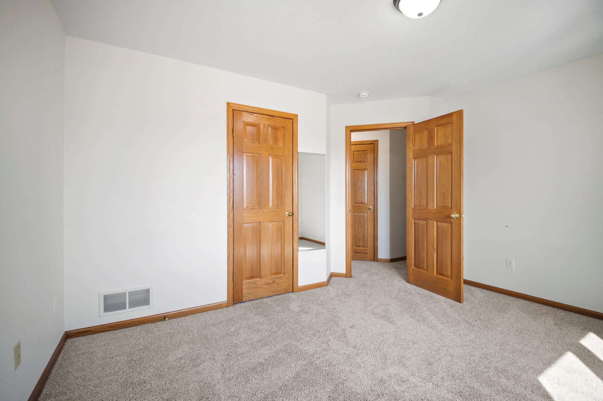 701 Greenhaven Lane NE