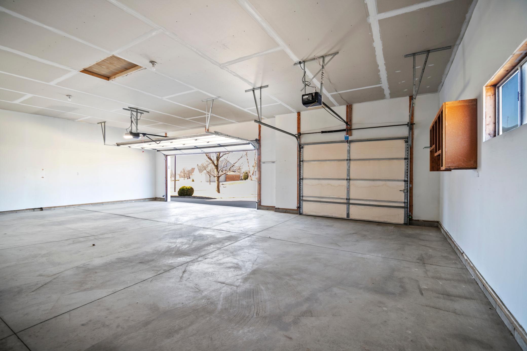 701 Greenhaven Lane NE