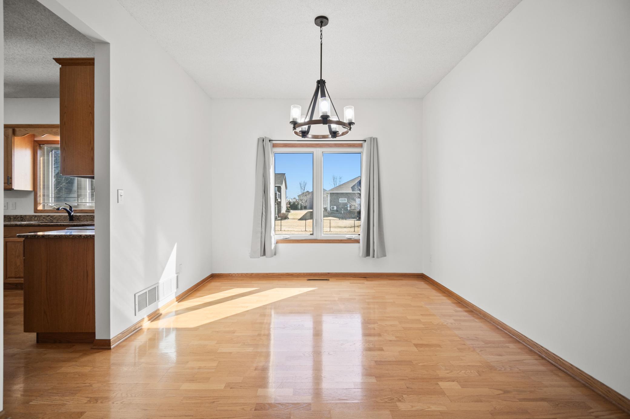 701 Greenhaven Lane NE