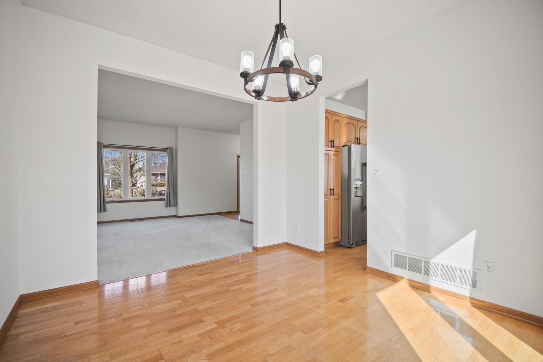 701 Greenhaven Lane NE