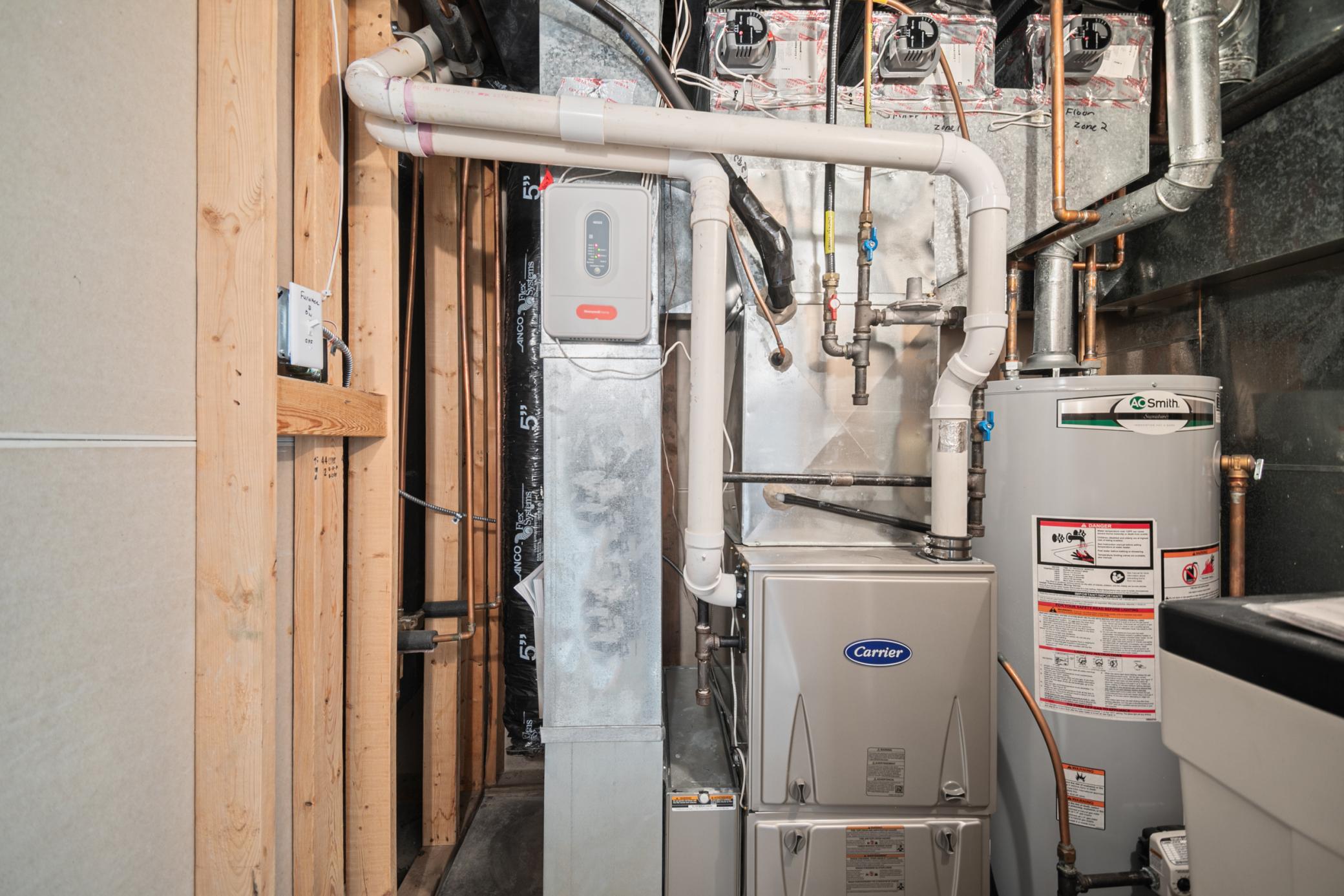 701 Greenhaven Lane NE