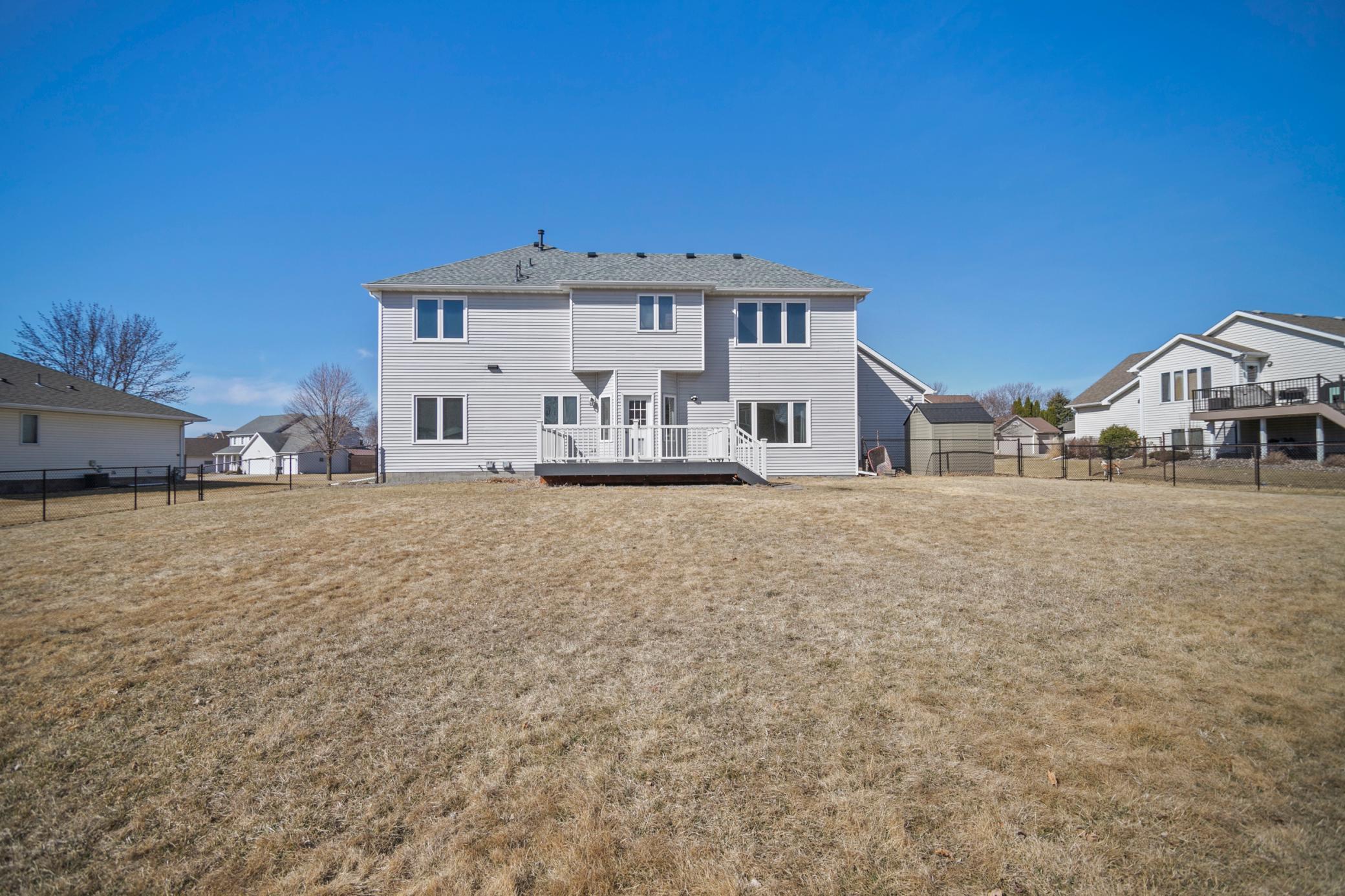 701 Greenhaven Lane NE