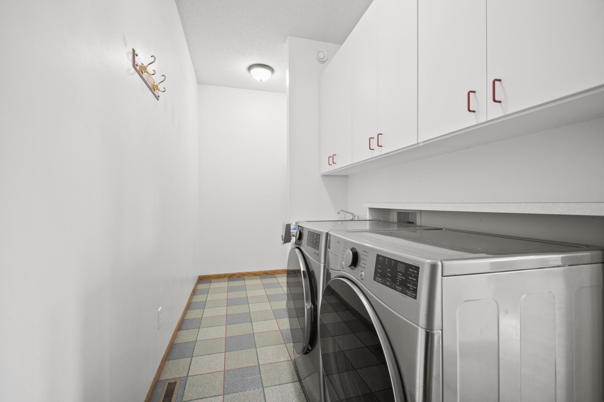 701 Greenhaven Lane NE