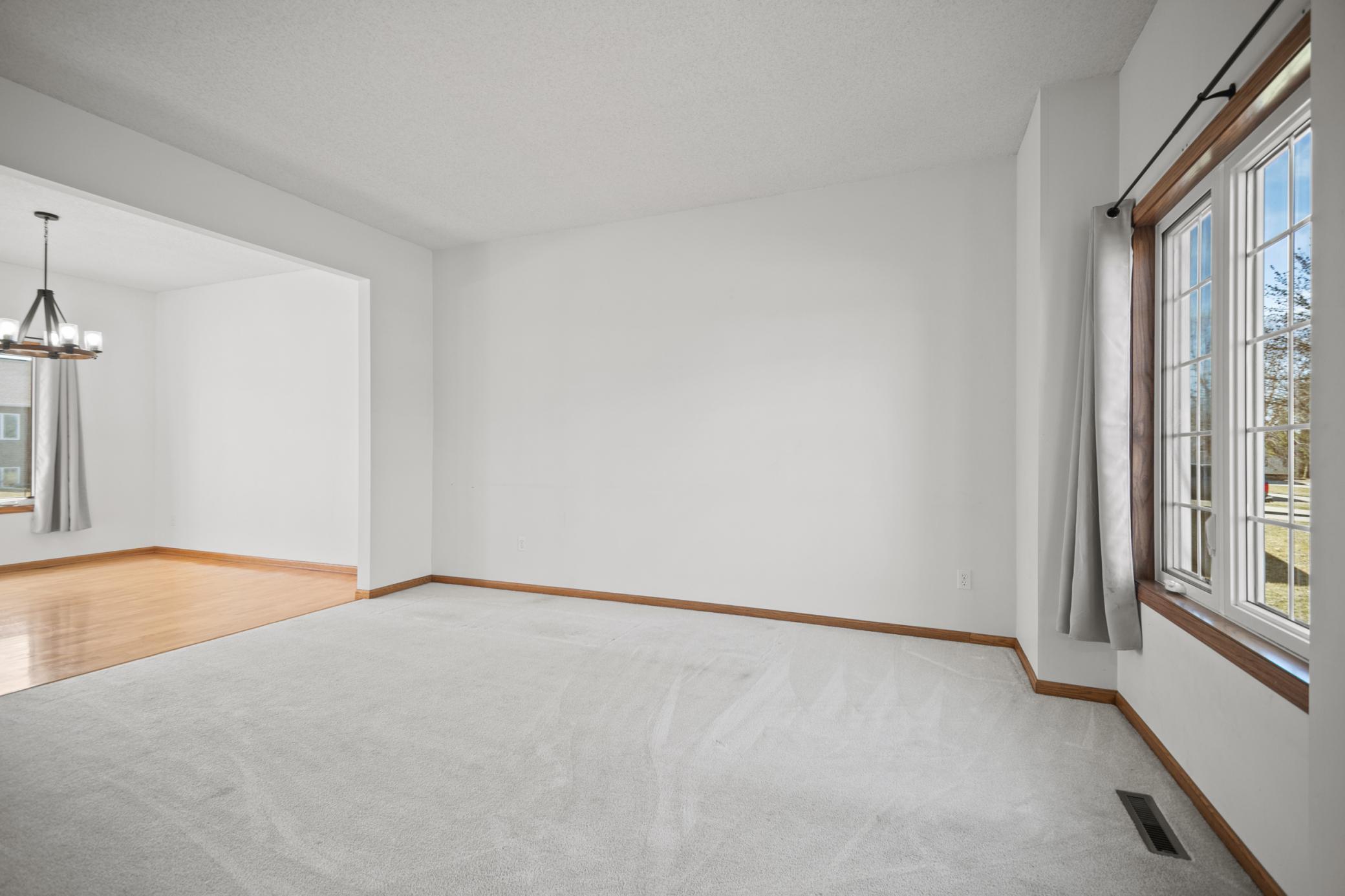 701 Greenhaven Lane NE