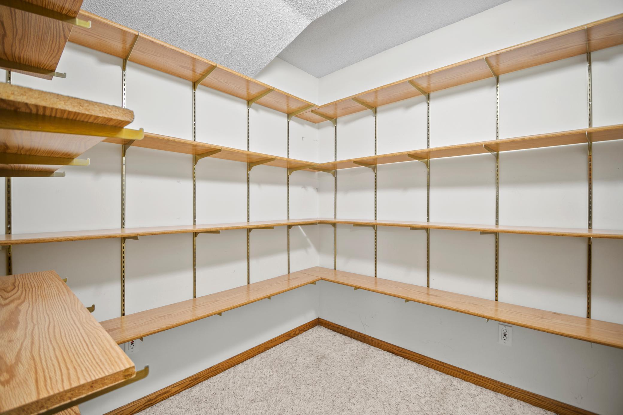 701 Greenhaven Lane NE