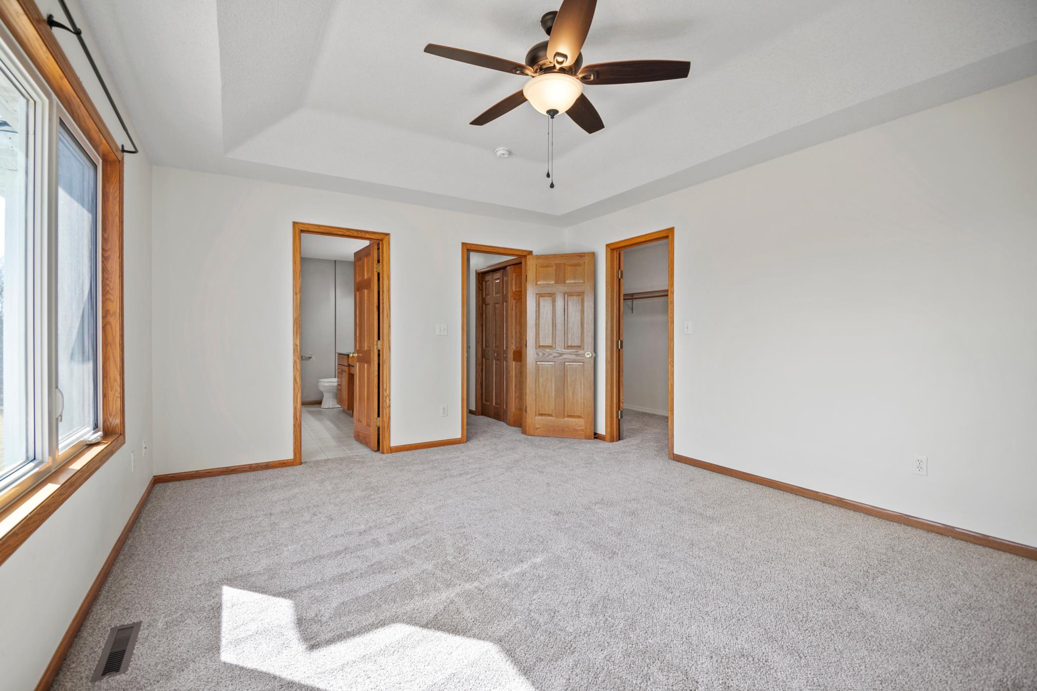 701 Greenhaven Lane NE