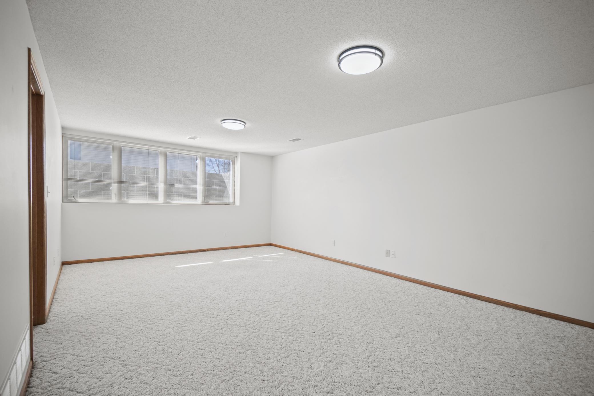 701 Greenhaven Lane NE