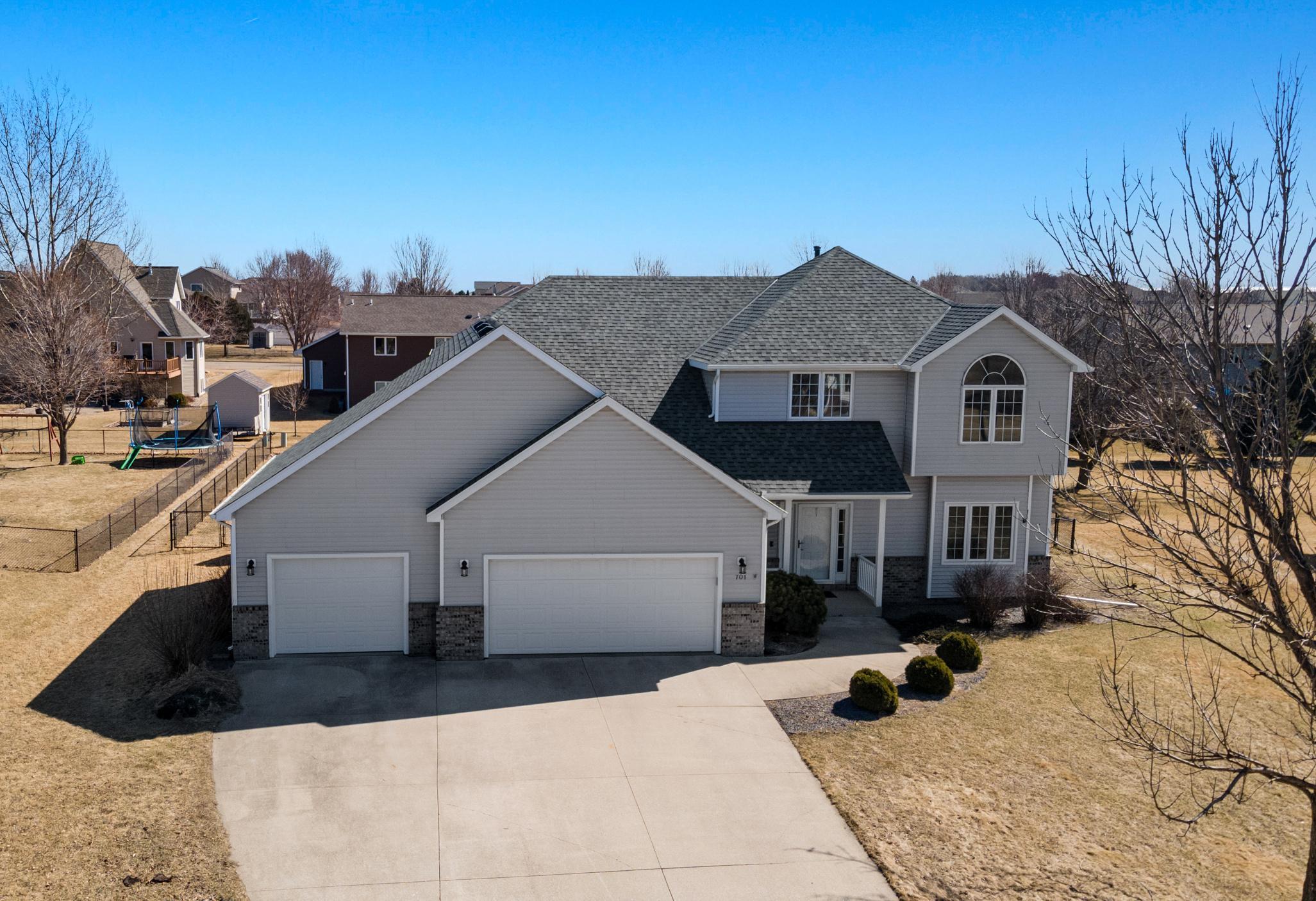 701 Greenhaven Lane NE