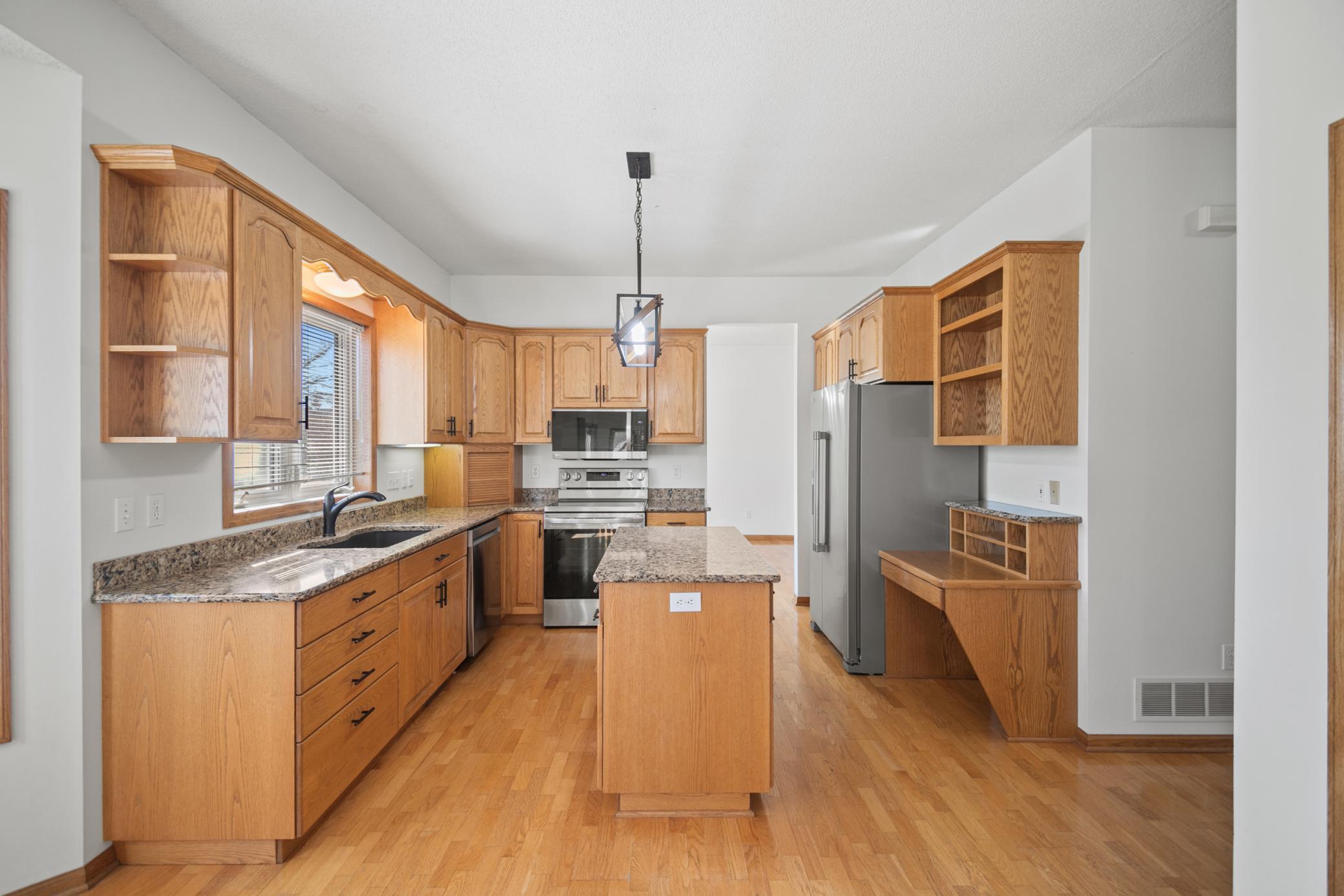 701 Greenhaven Lane NE