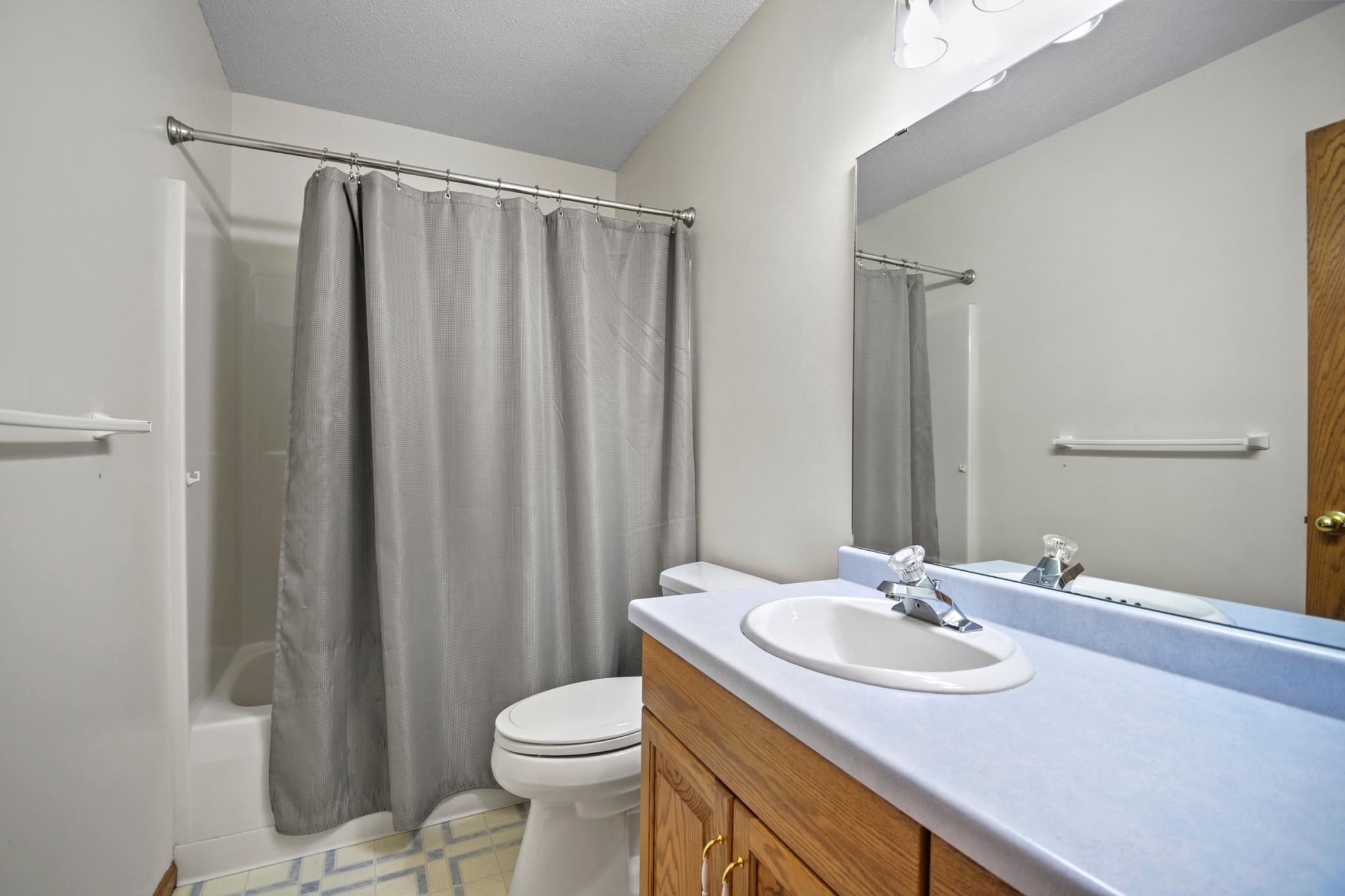 701 Greenhaven Lane NE