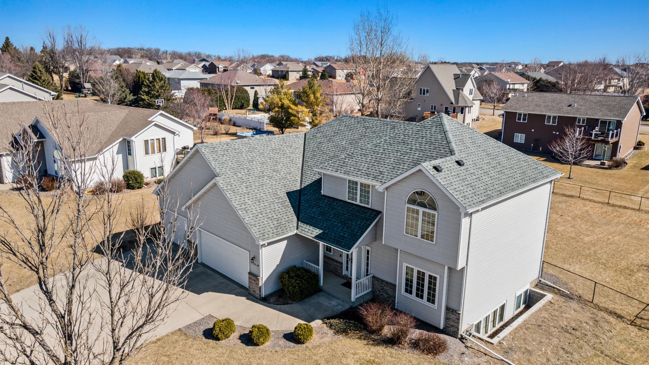 701 Greenhaven Lane NE