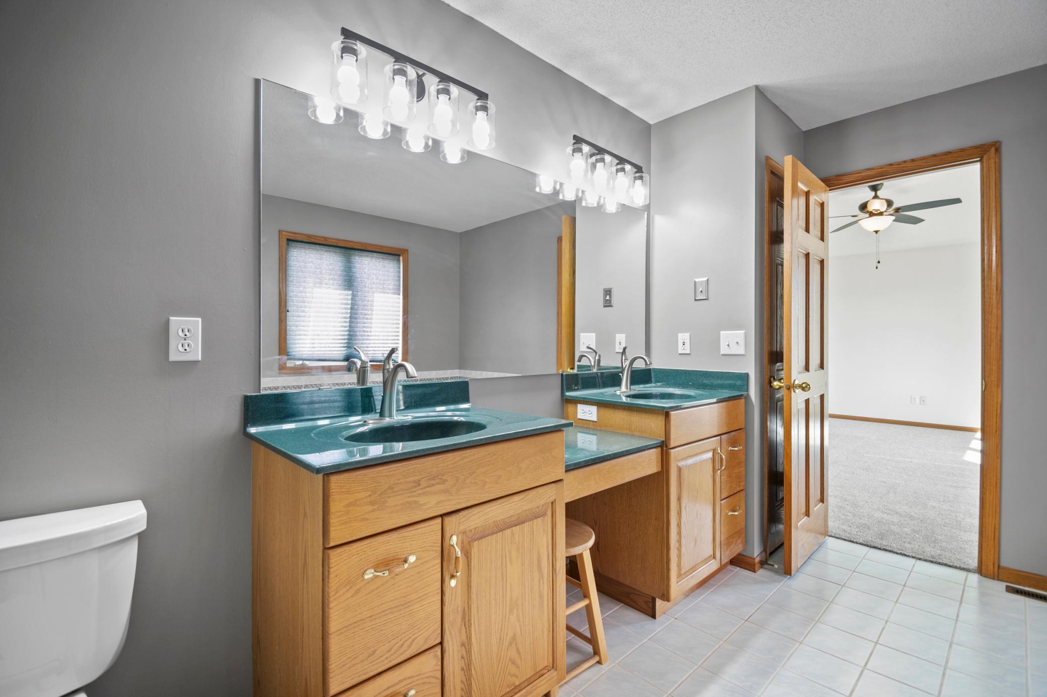 701 Greenhaven Lane NE