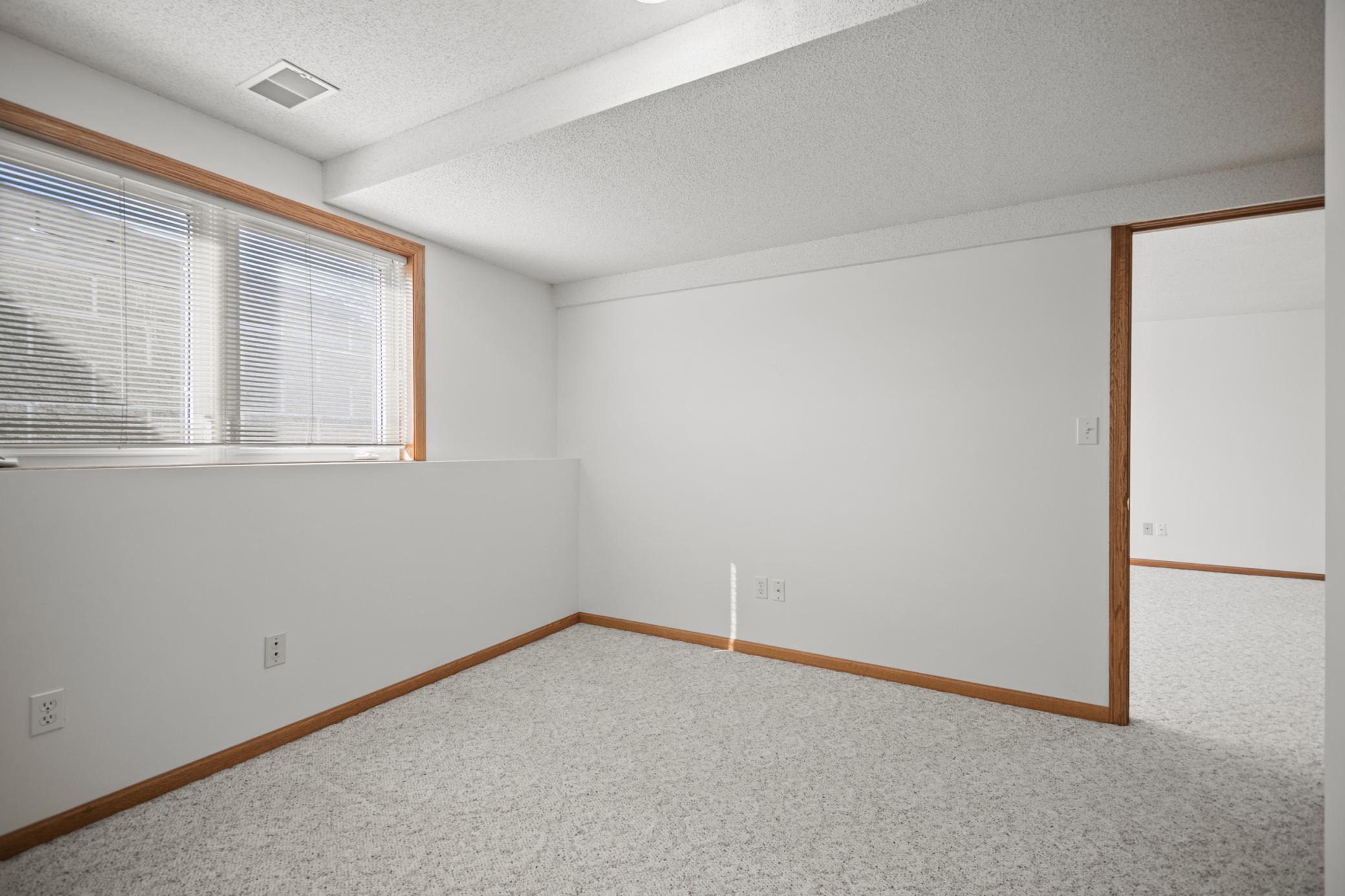 701 Greenhaven Lane NE