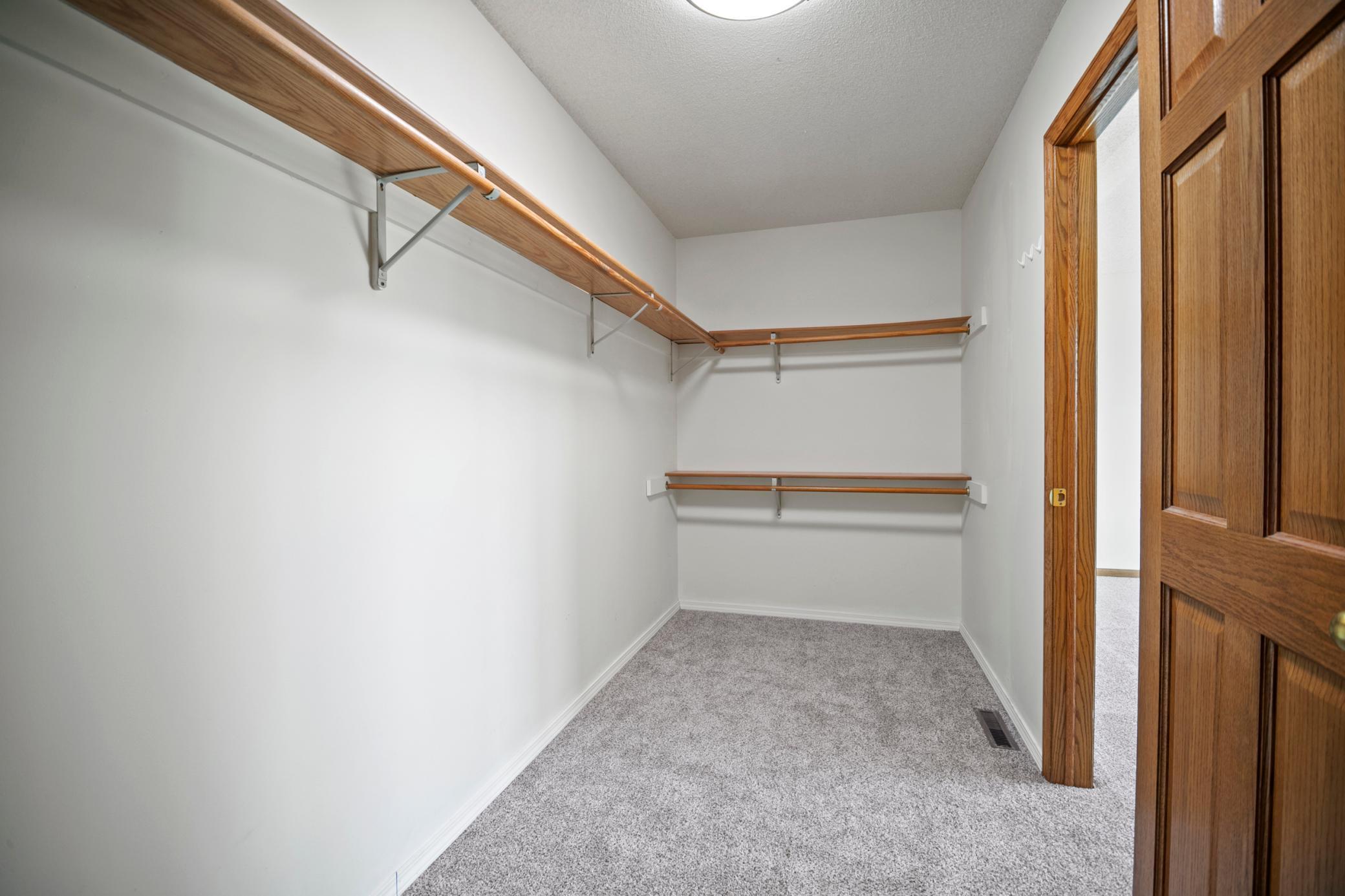 701 Greenhaven Lane NE