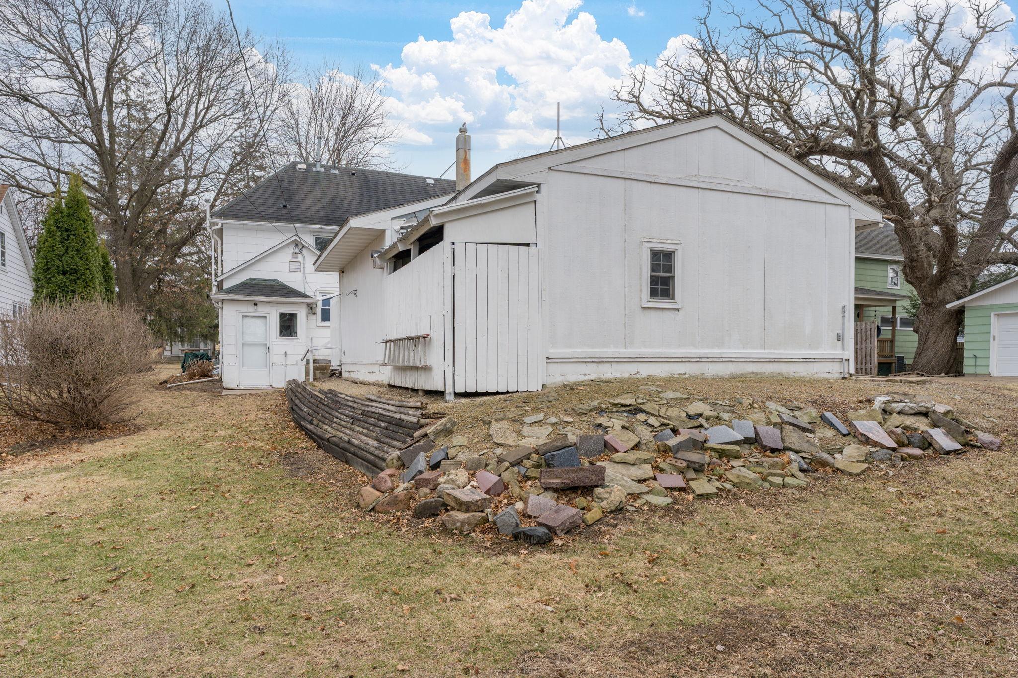 140 E University Street