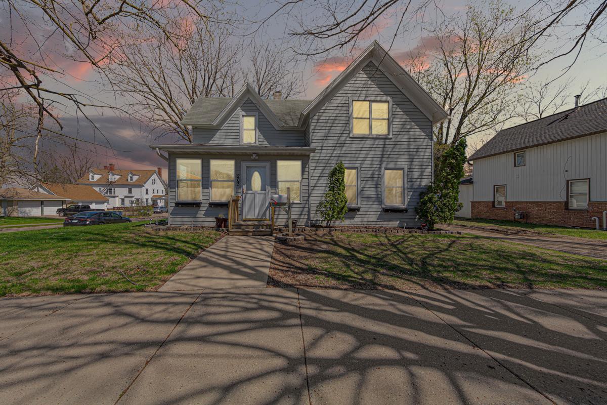 203 2nd Avenue SW