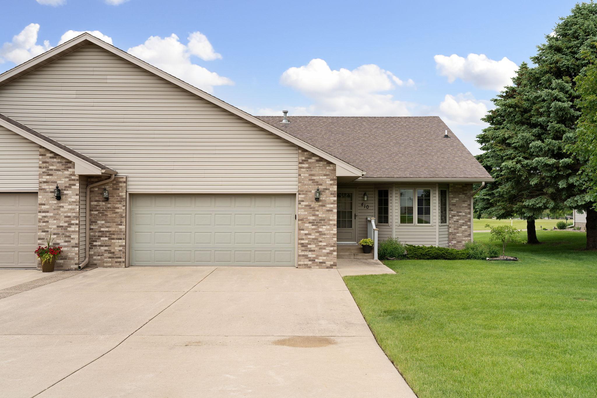 410 Hazeltine Place NE