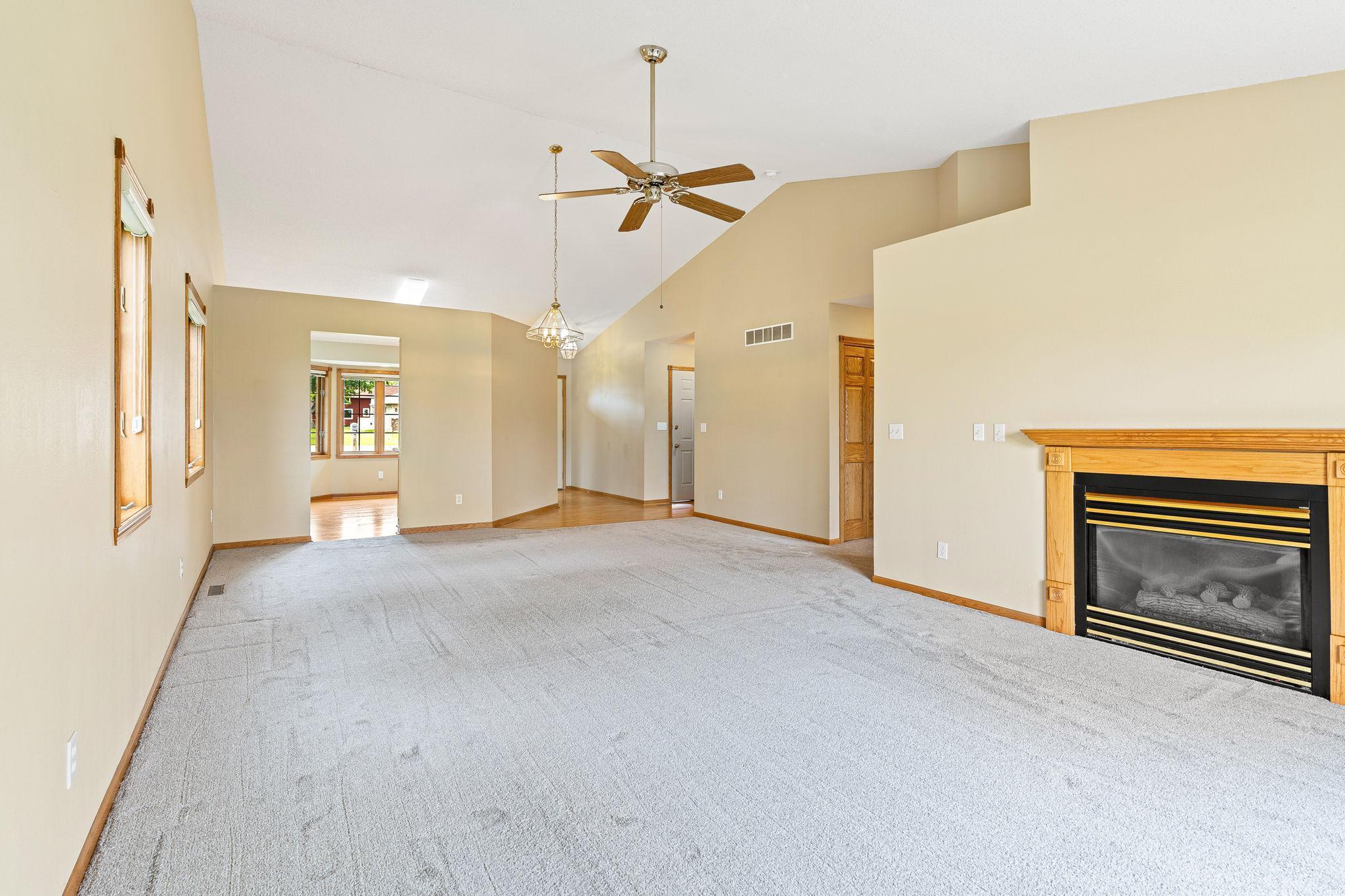 410 Hazeltine Place NE