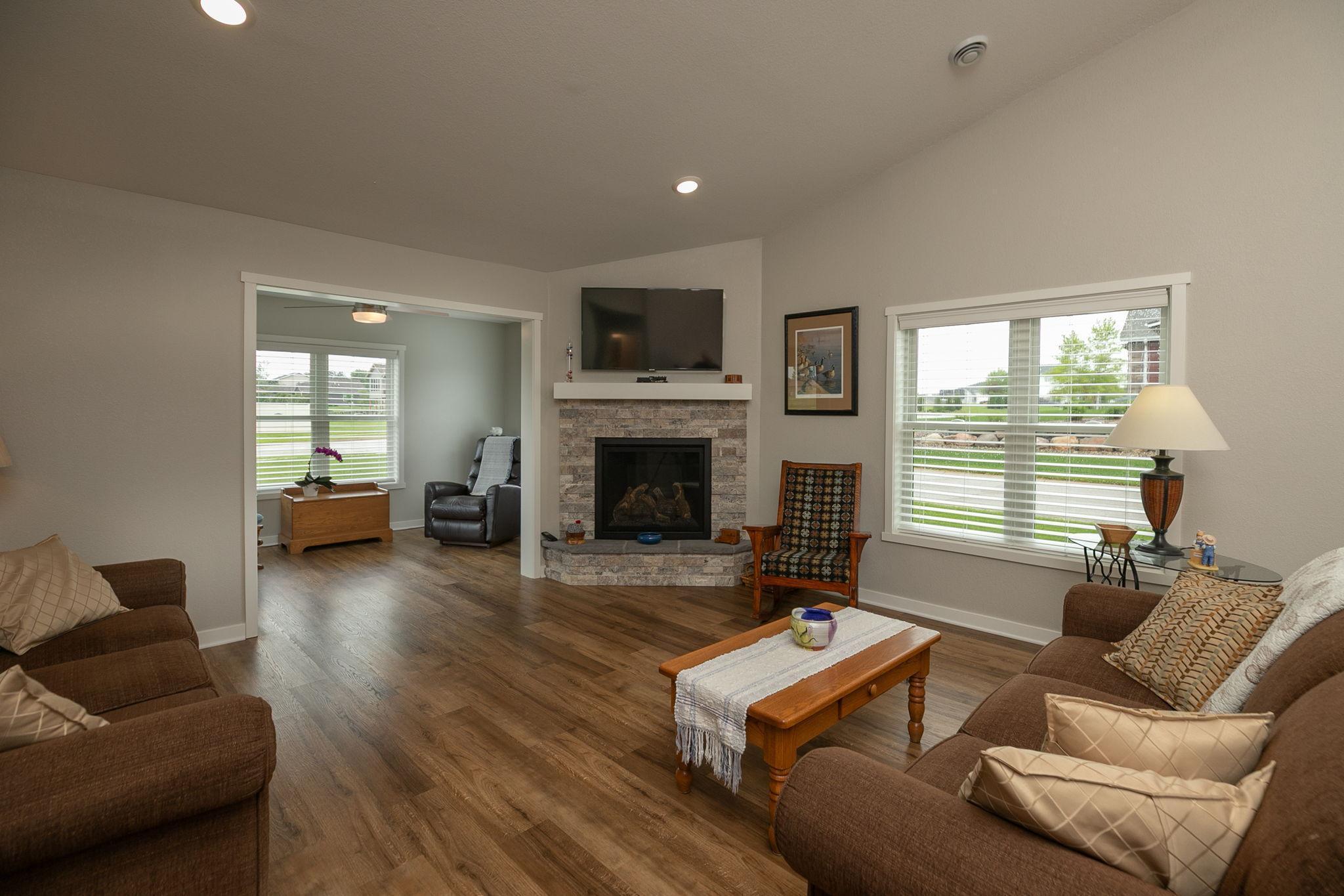 2882 Meadowview Lane NE