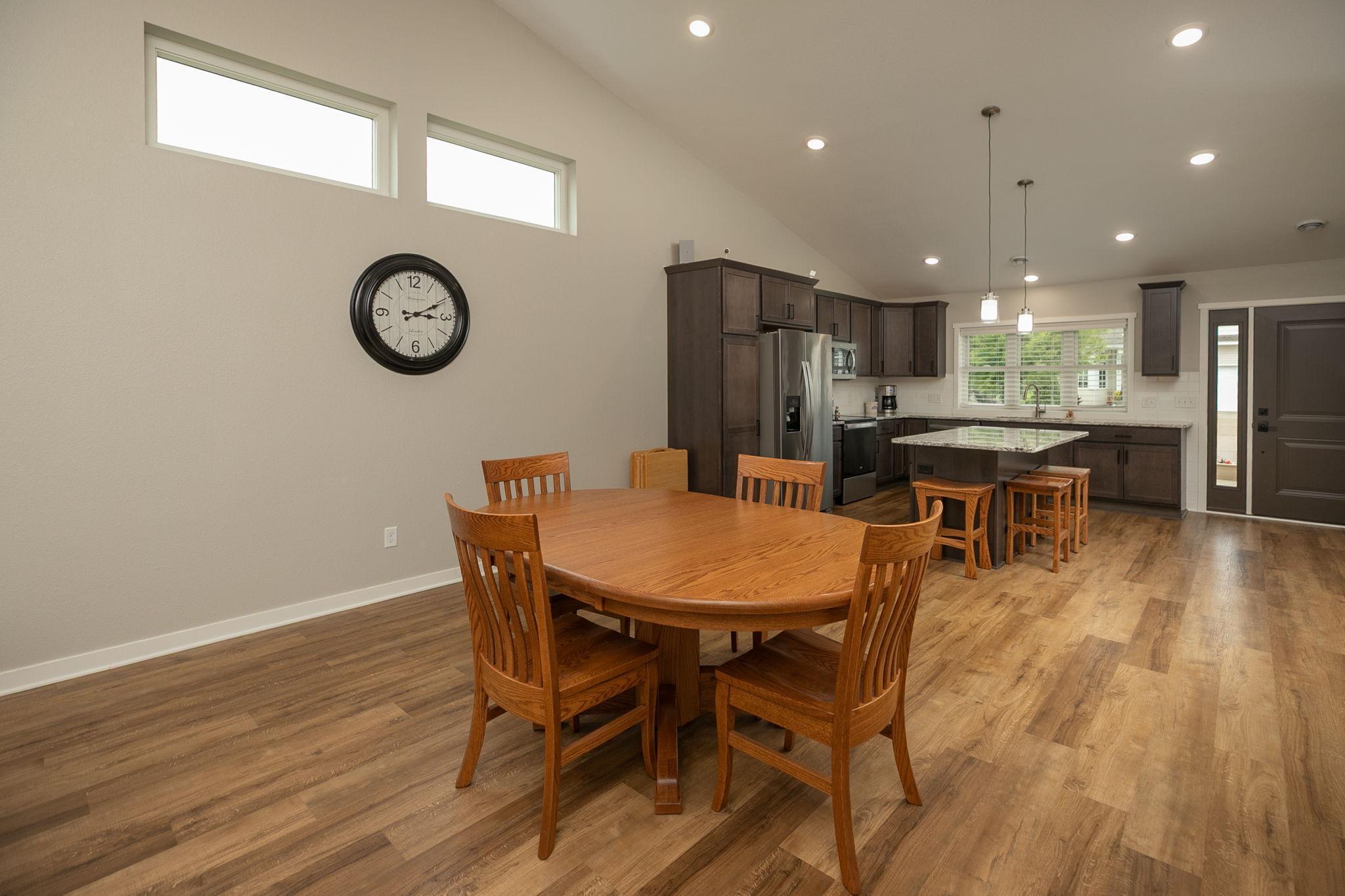 2882 Meadowview Lane NE