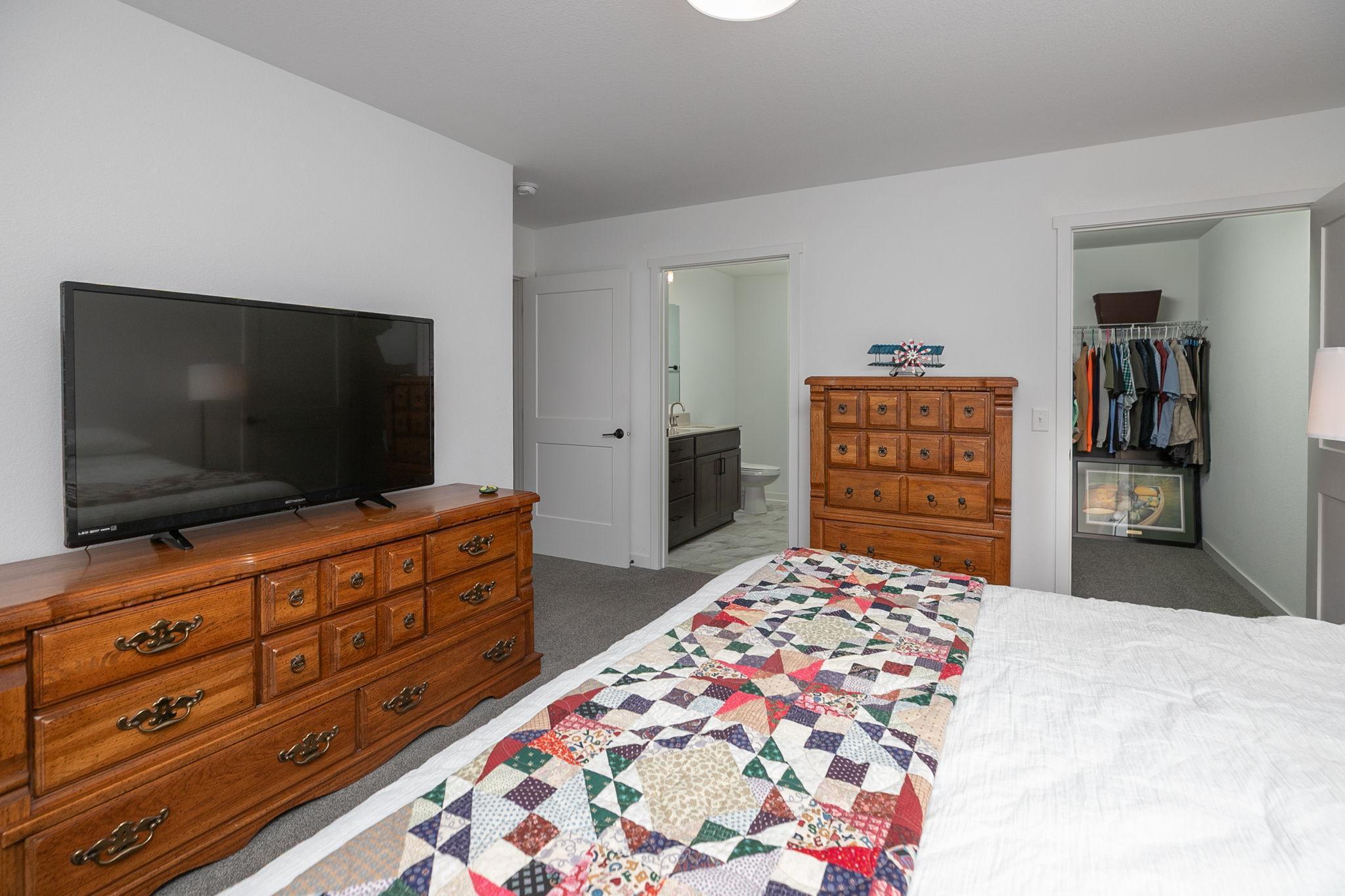 2882 Meadowview Lane NE