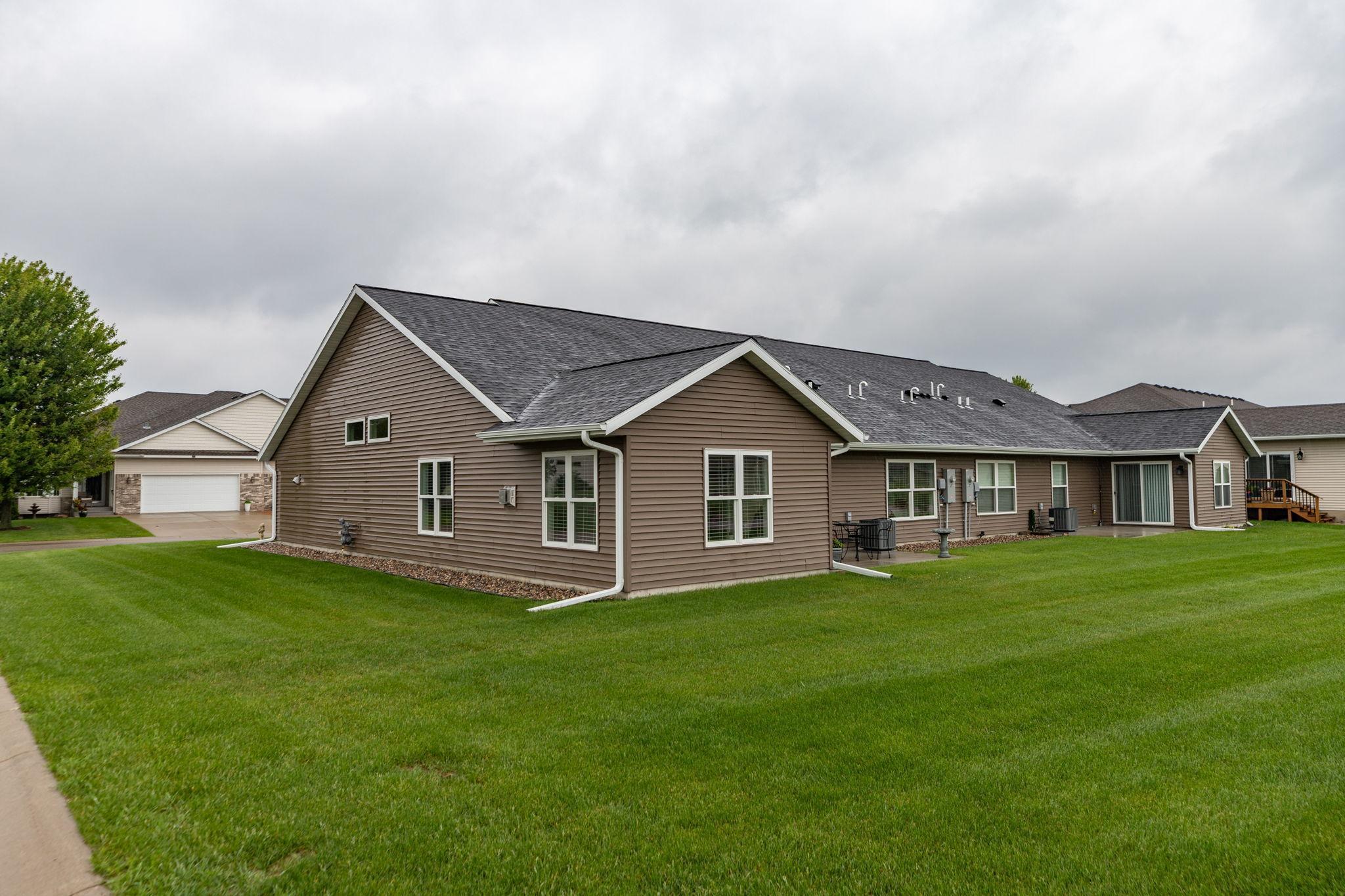 2882 Meadowview Lane NE