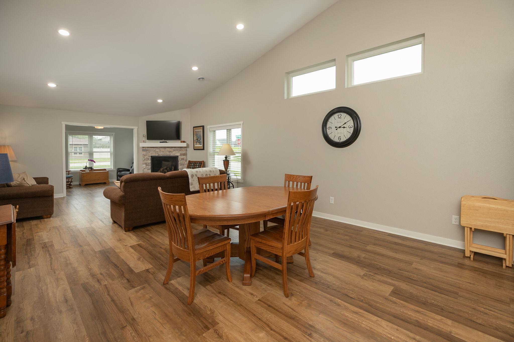 2882 Meadowview Lane NE