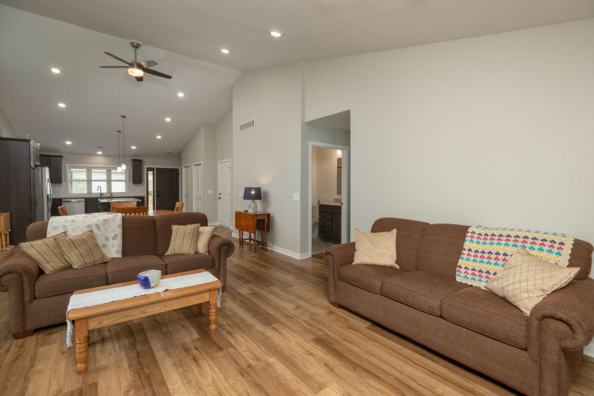 2882 Meadowview Lane NE