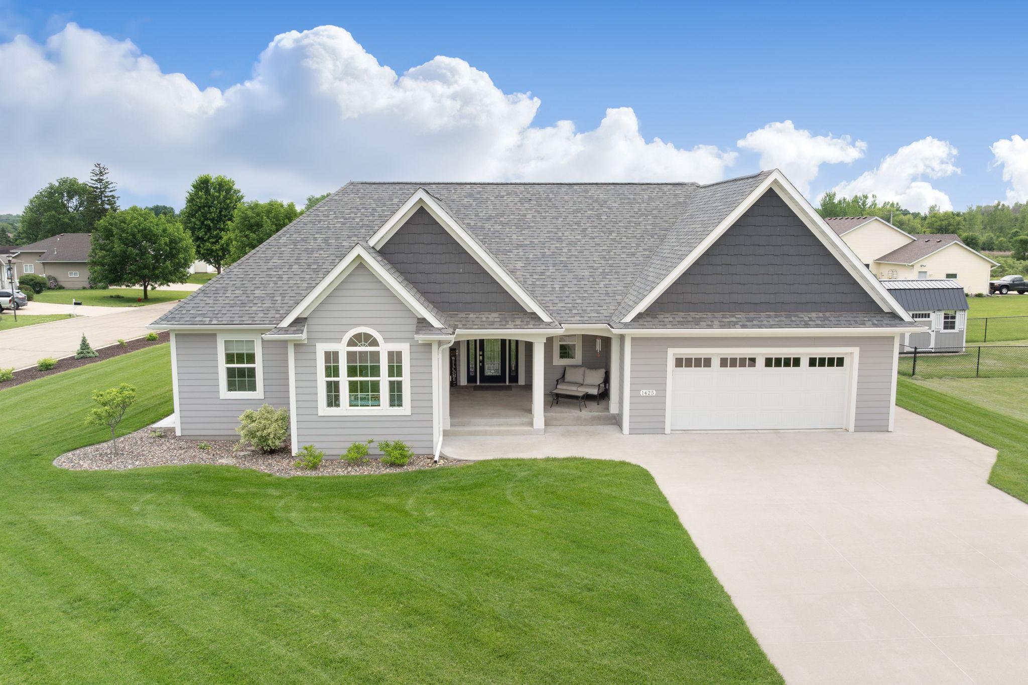 1425 Water Tower Place