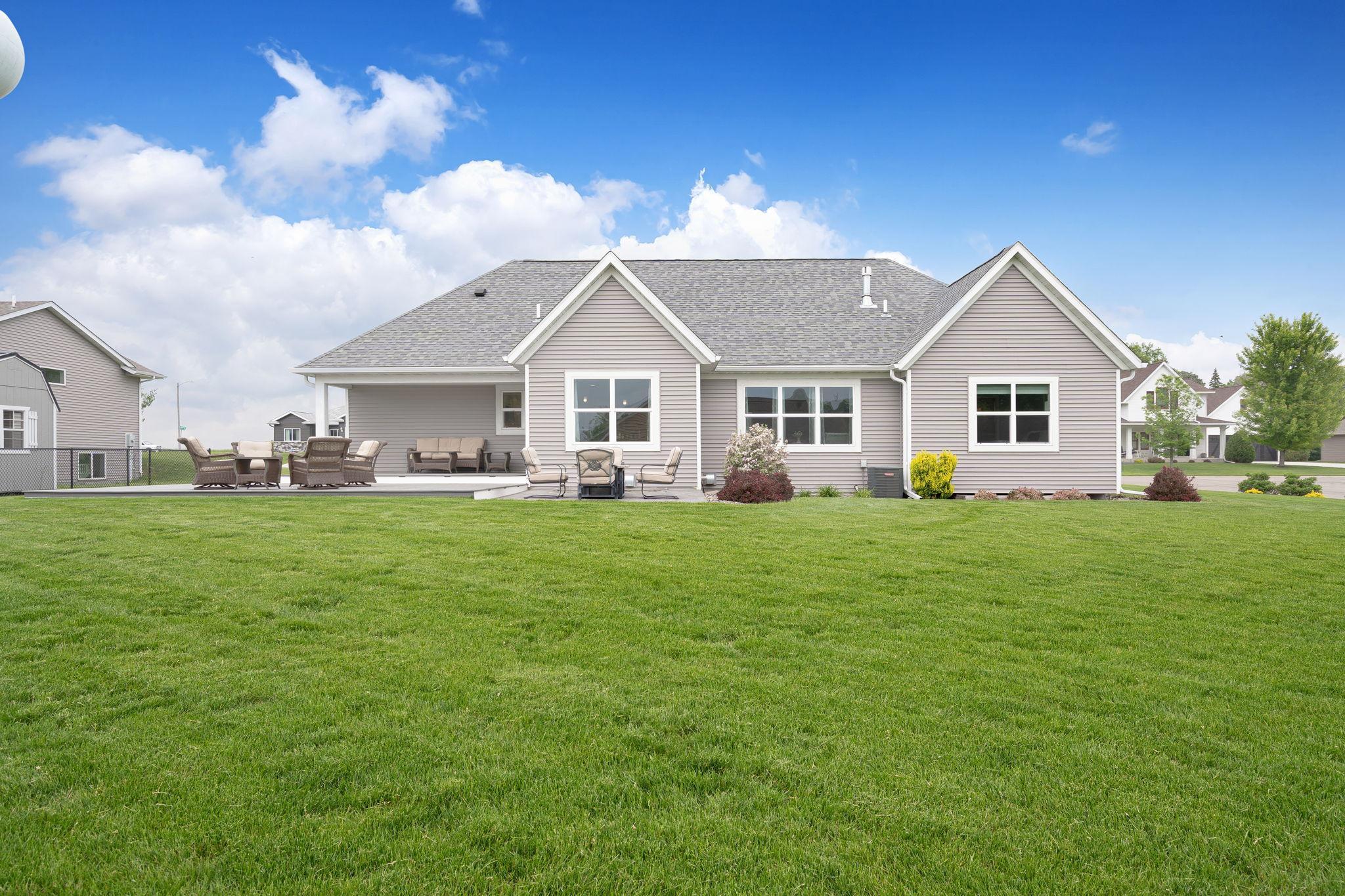 1425 Water Tower Place