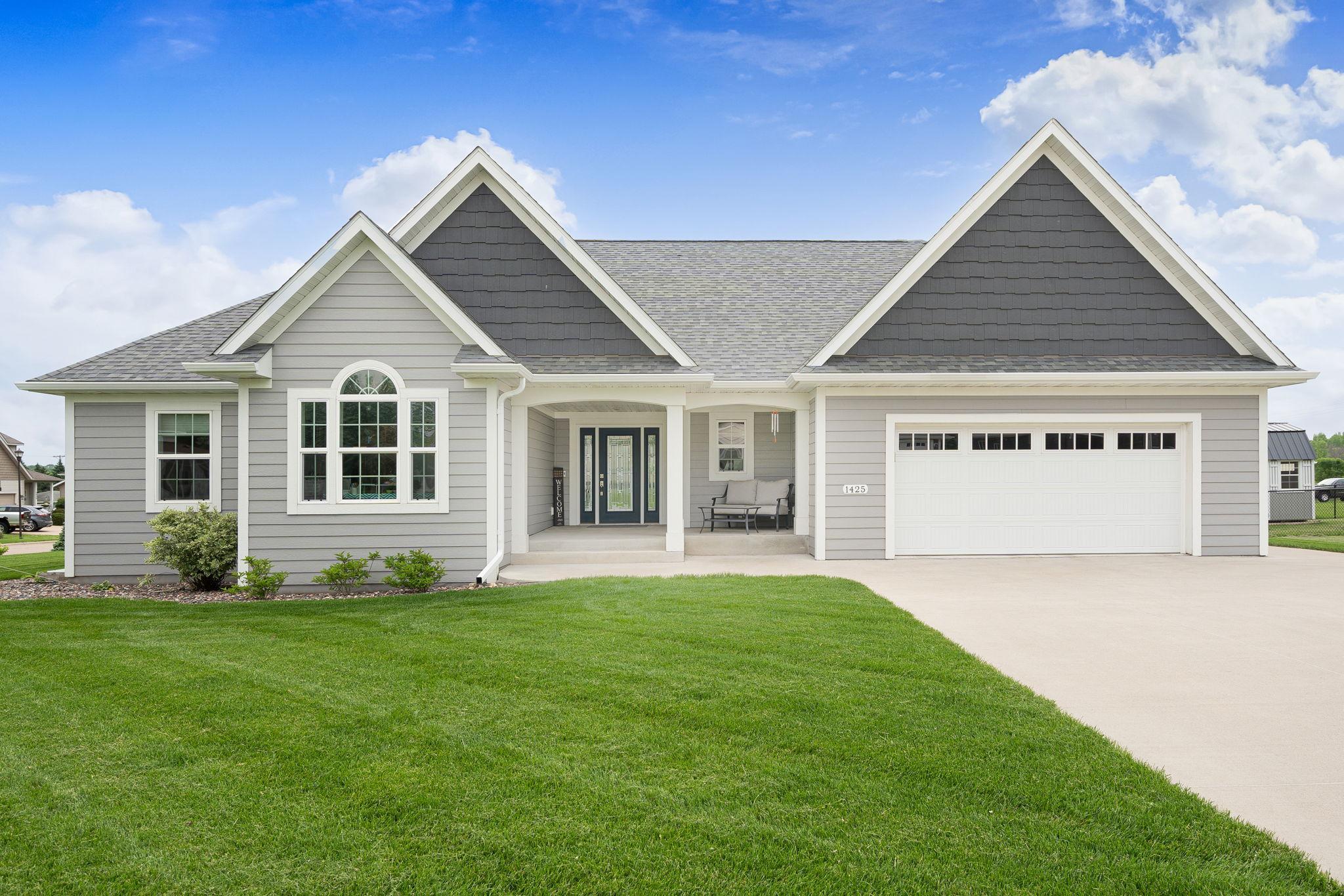 1425 Water Tower Place