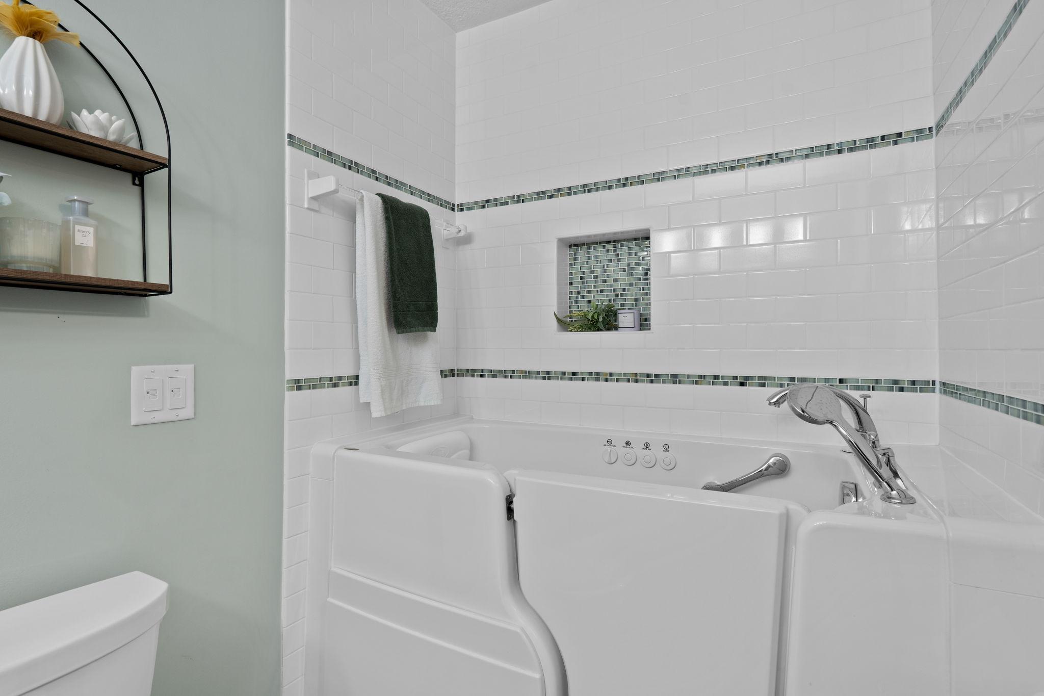 1102 Heywood Road