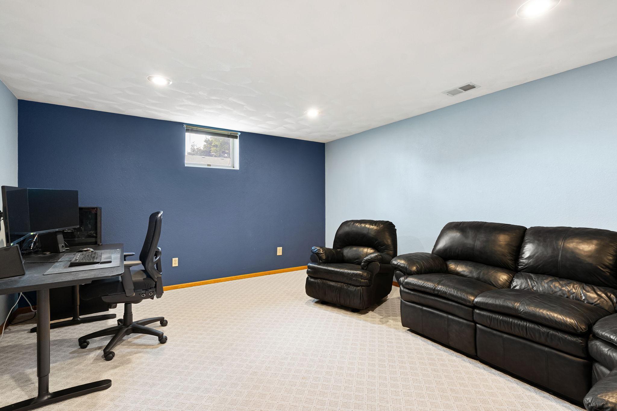 1299 Bellflower Lane NE