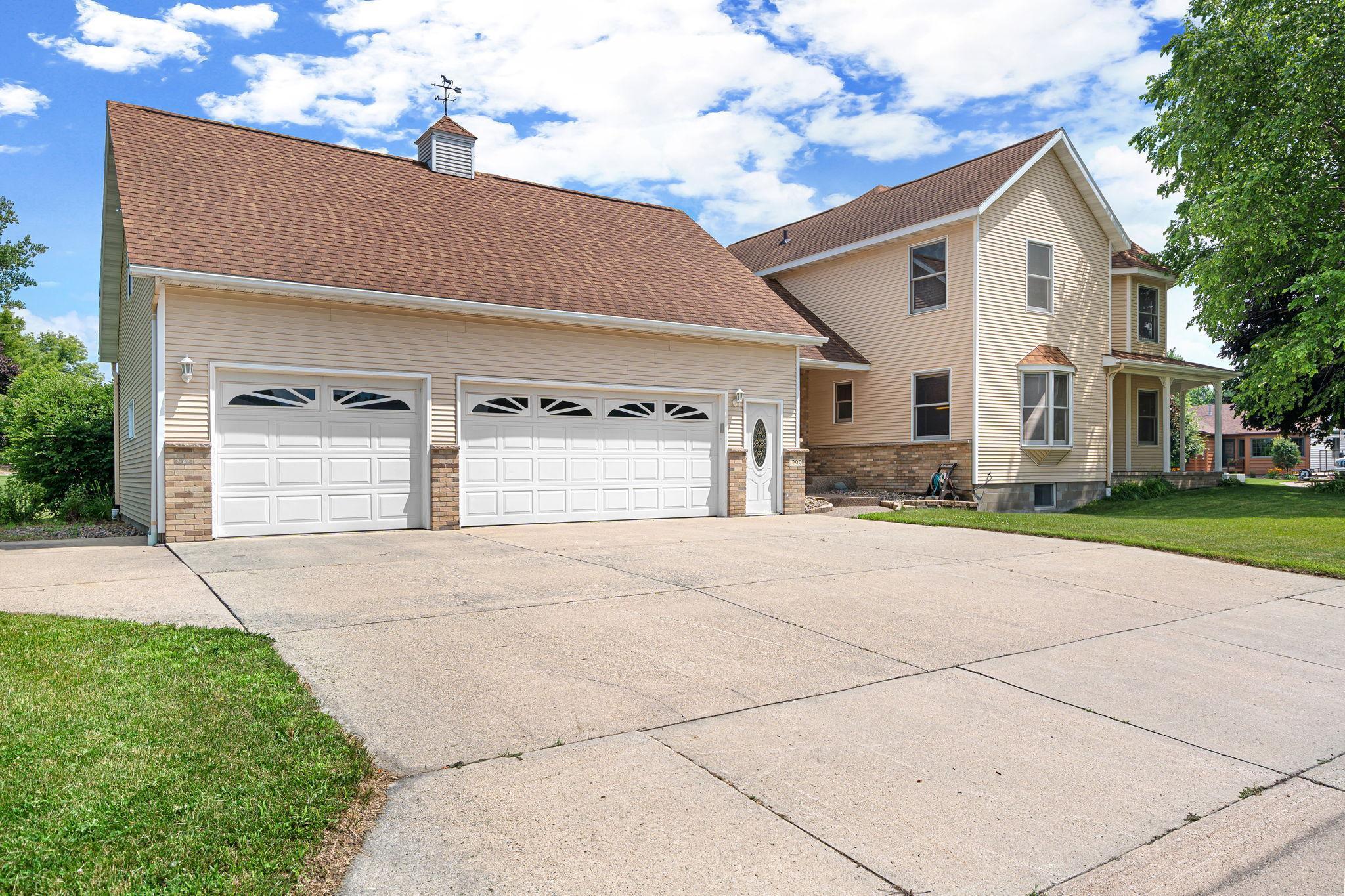 1299 Bellflower Lane NE