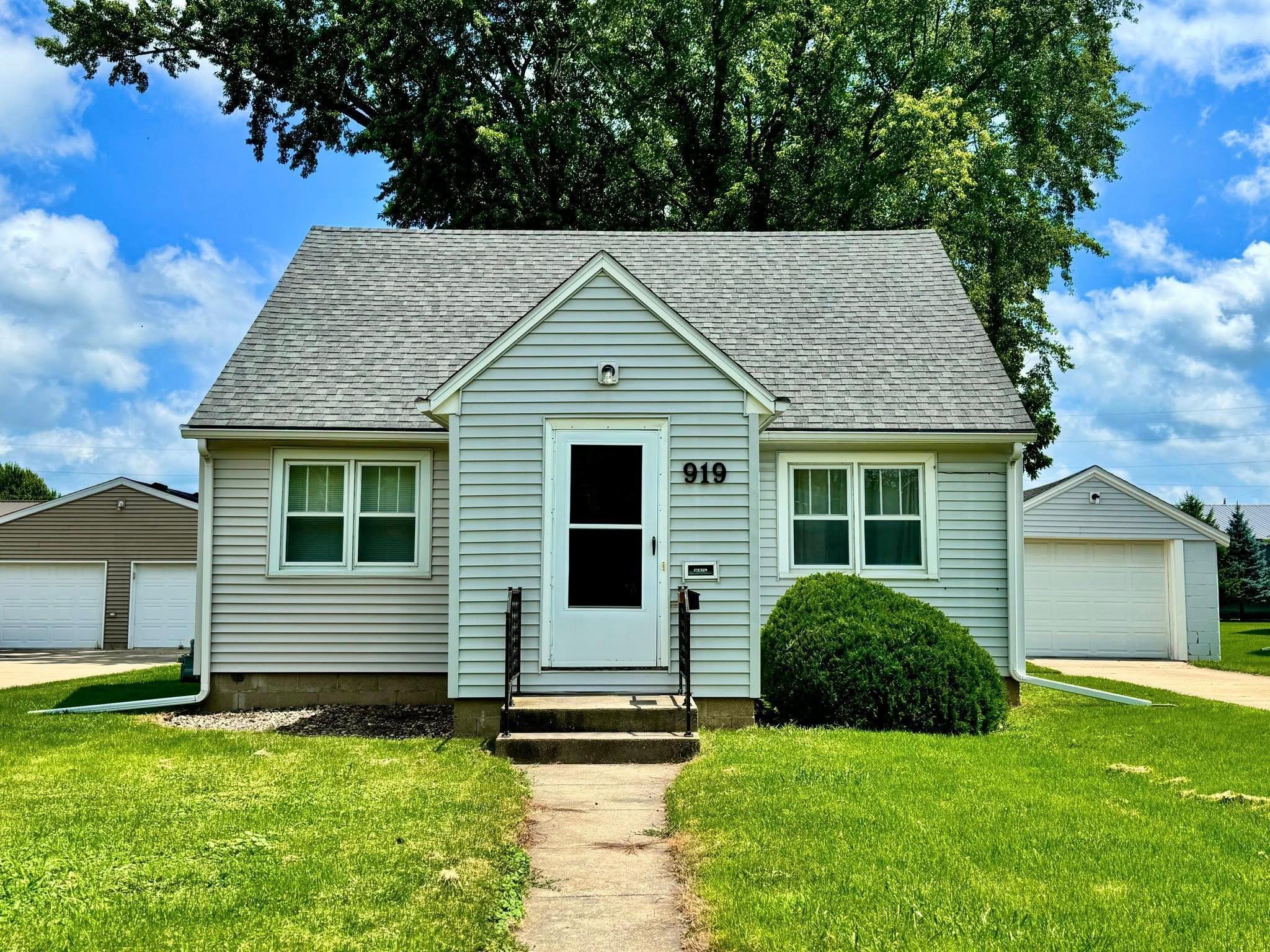 919 3rd Street SW